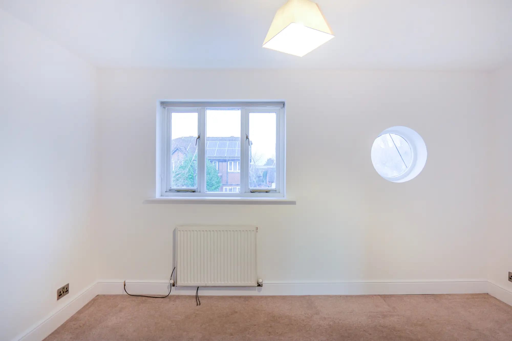 property photo 9 of 16