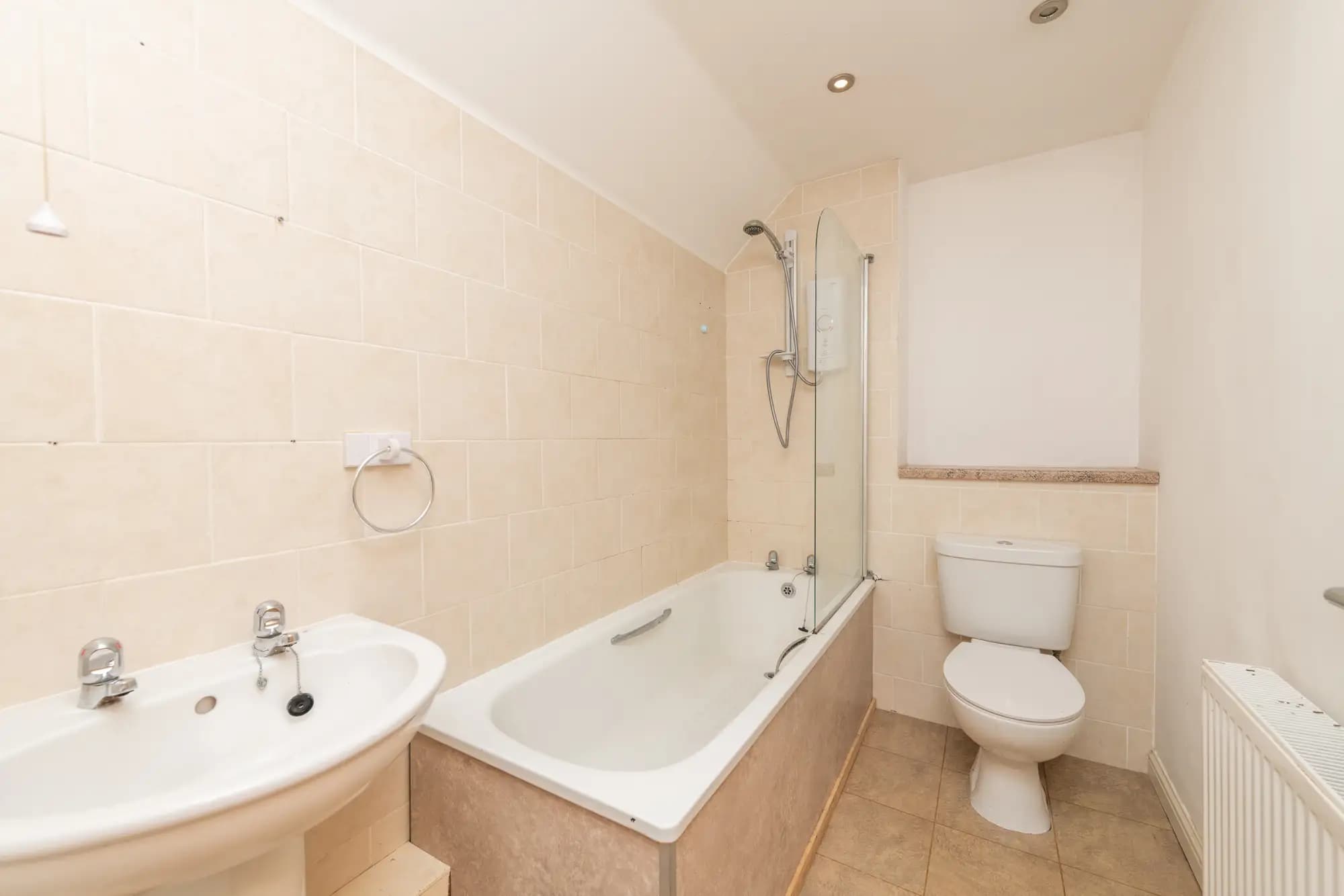 property photo 9 of 16