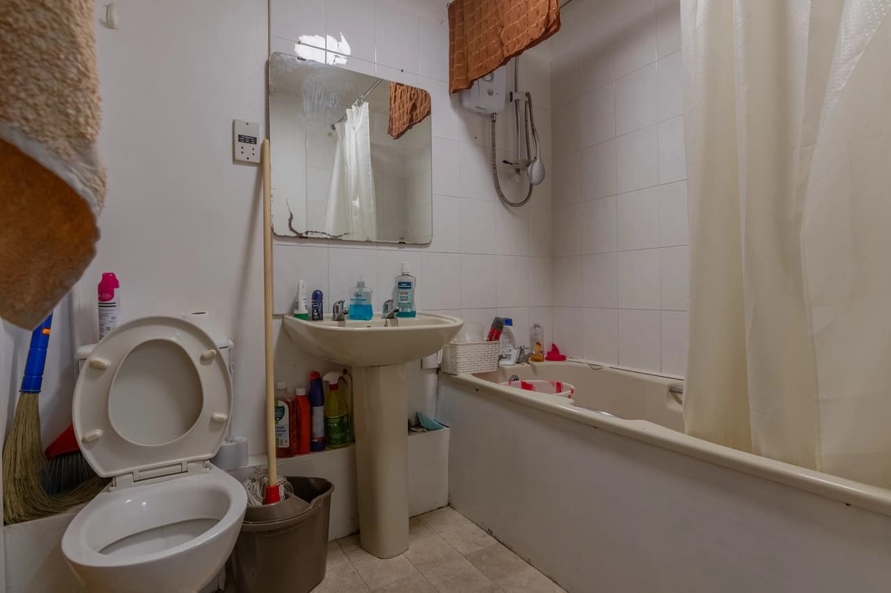 property photo 7 of 15