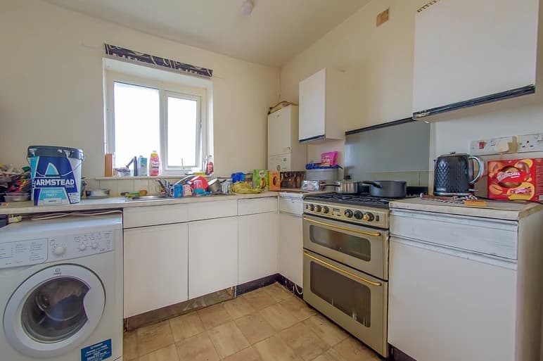 property photo 4 of 19
