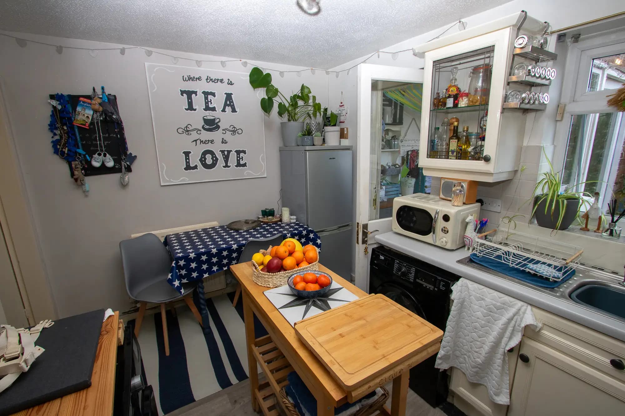 property photo 6 of 16