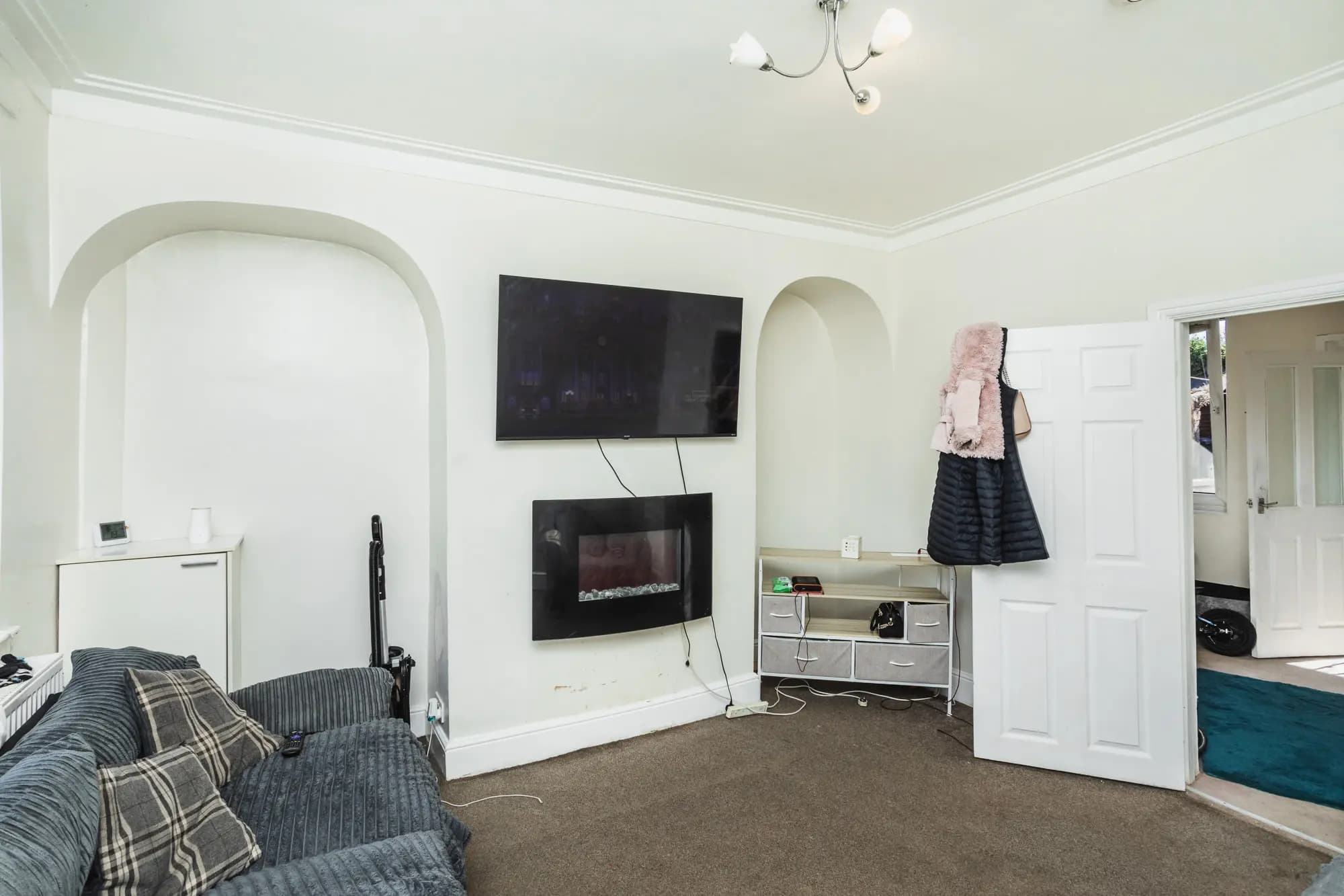 property photo 4 of 24