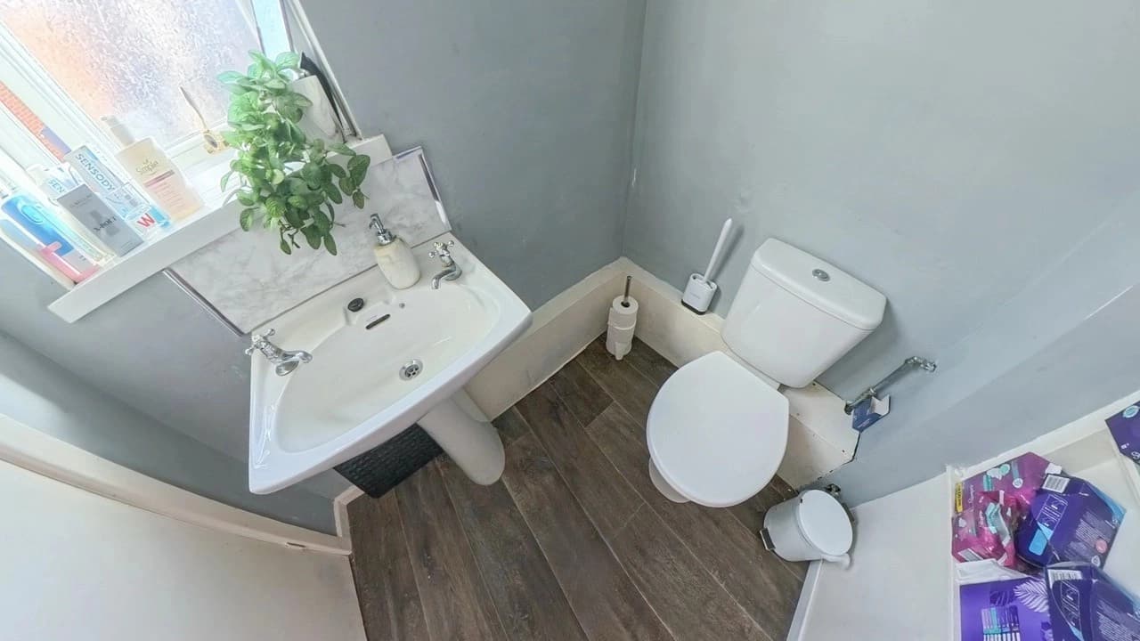 property photo 11 of 18