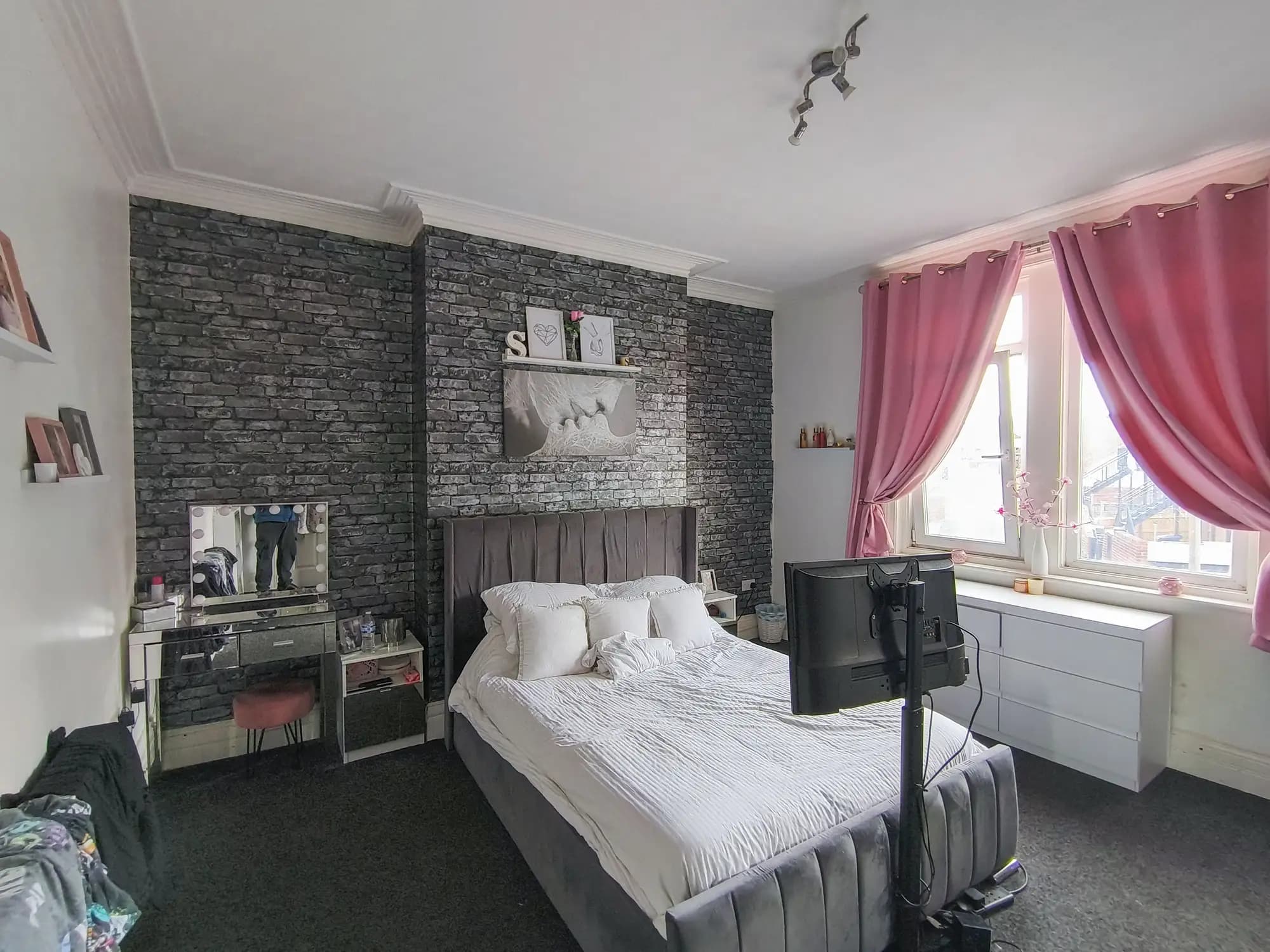 property photo 10 of 14