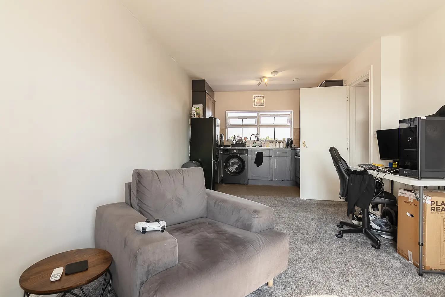 property photo 4 of 18