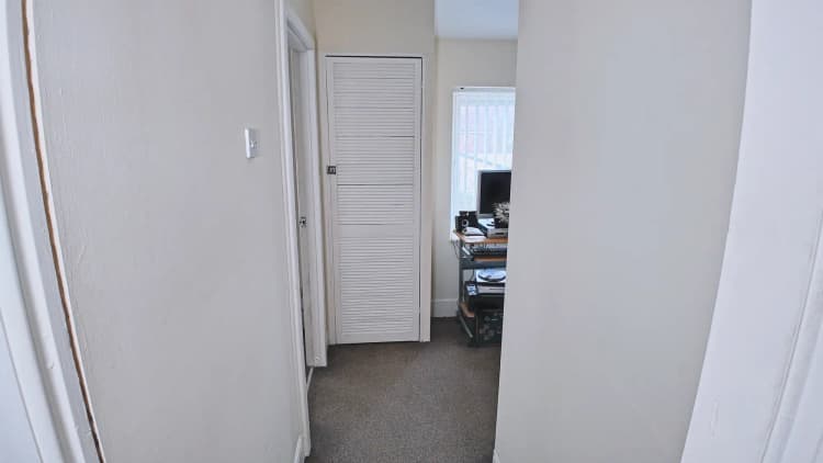 property photo 11 of 23