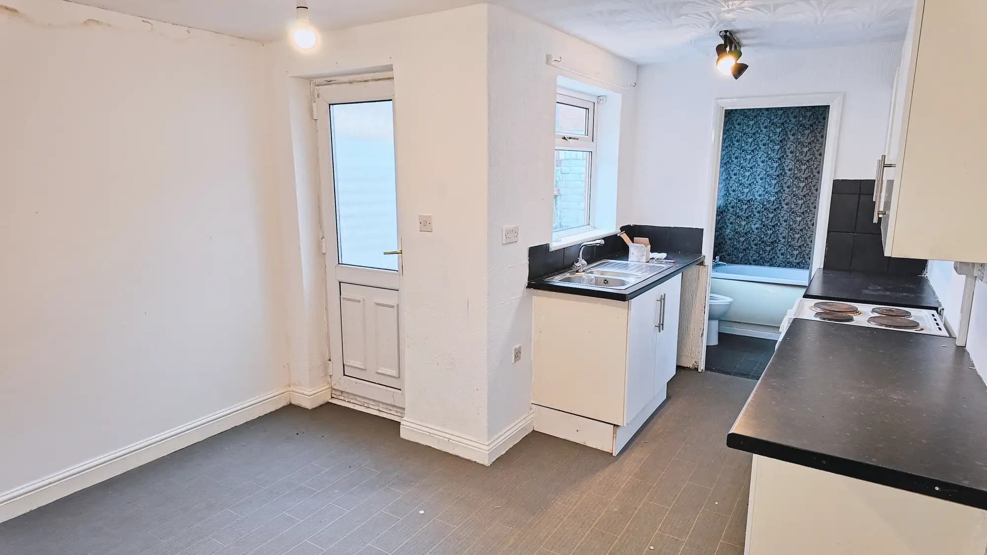 property photo 5 of 14