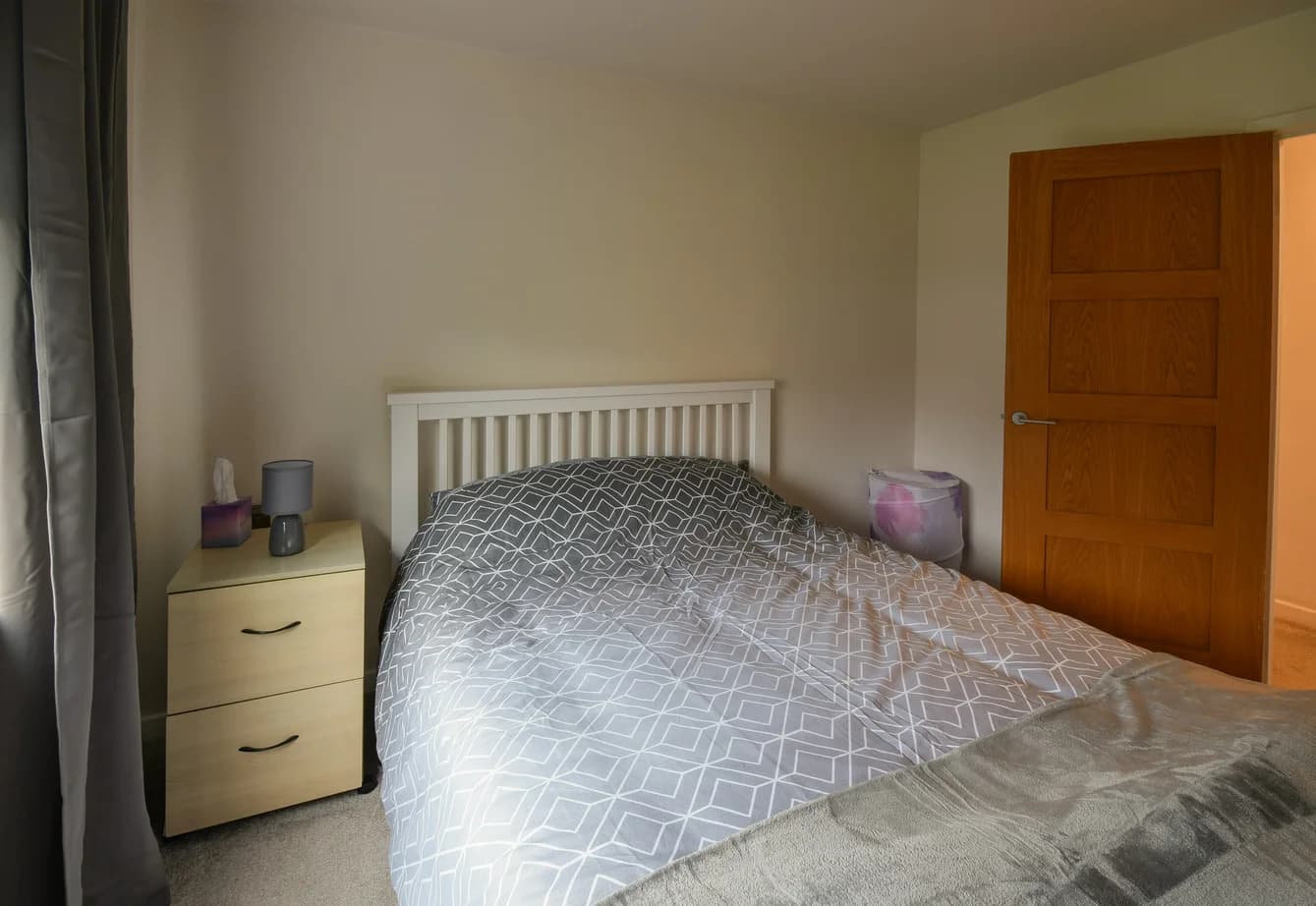 property photo 8 of 15