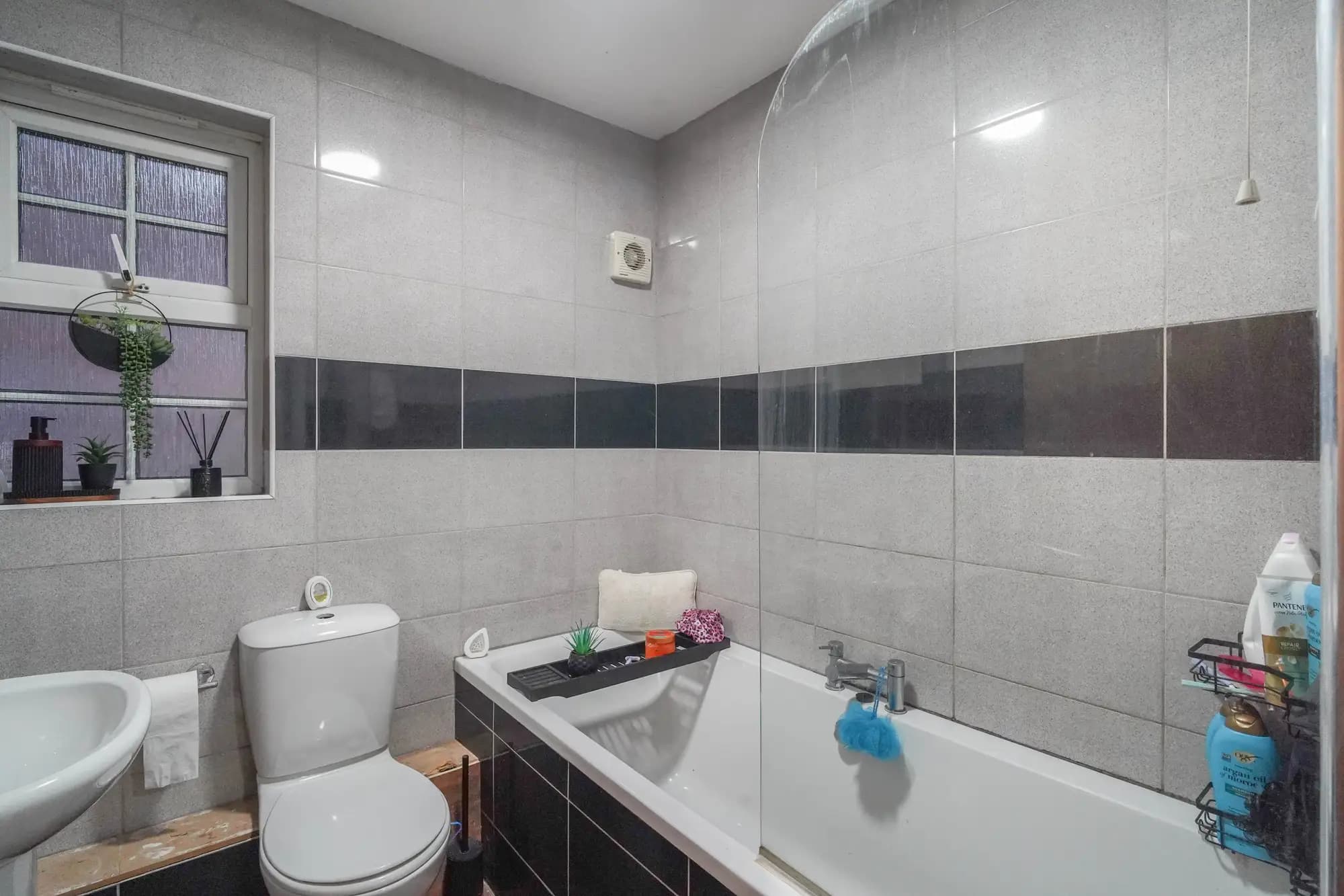 property photo 8 of 16