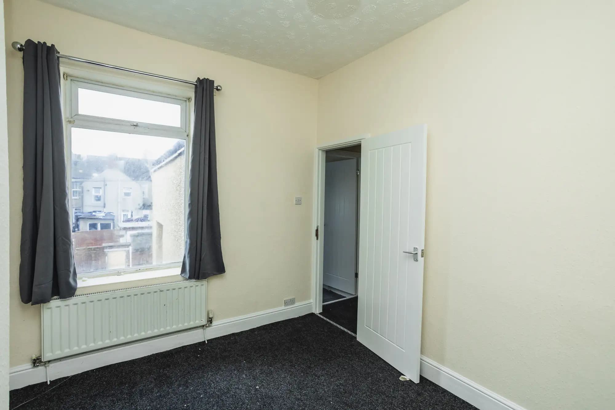 property photo 11 of 32