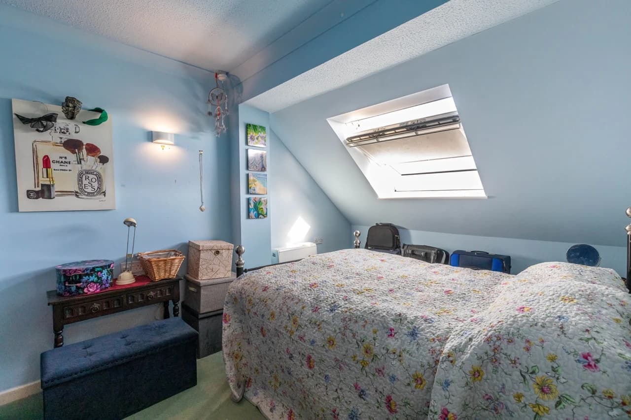 property photo 13 of 18