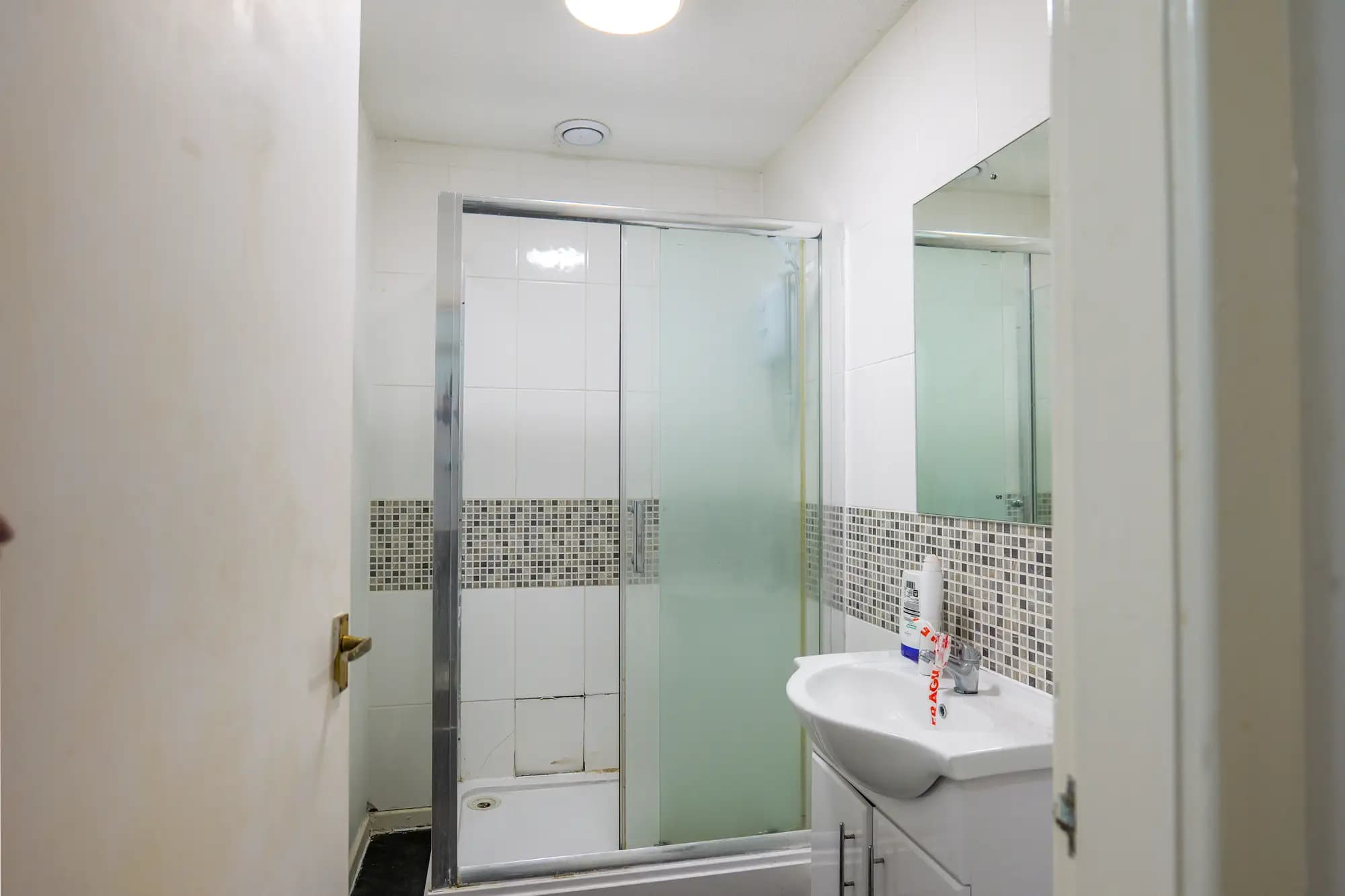 property photo 6 of 15