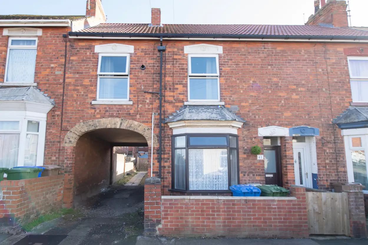 property photo 4 of 17