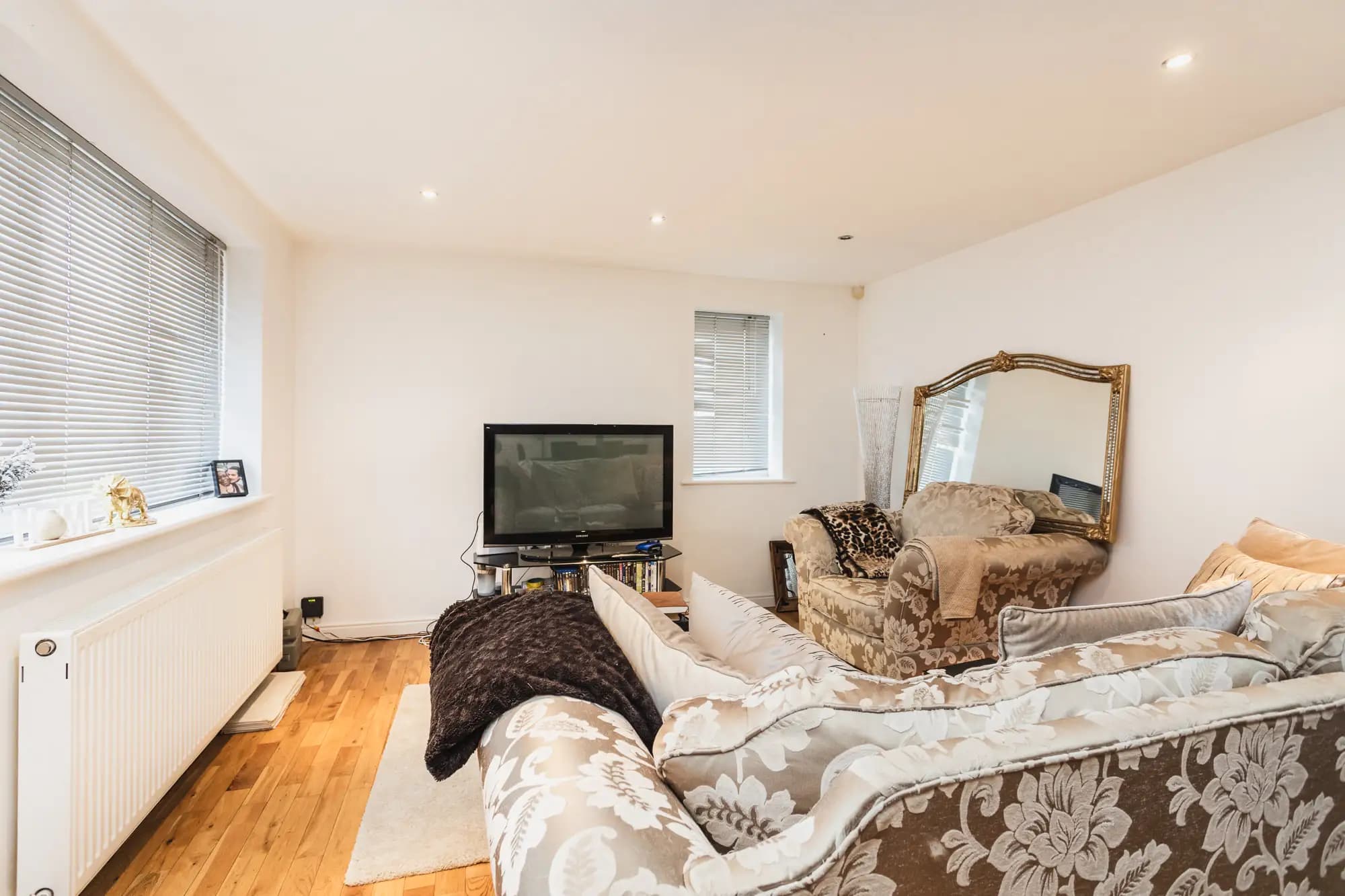 property photo 5 of 31