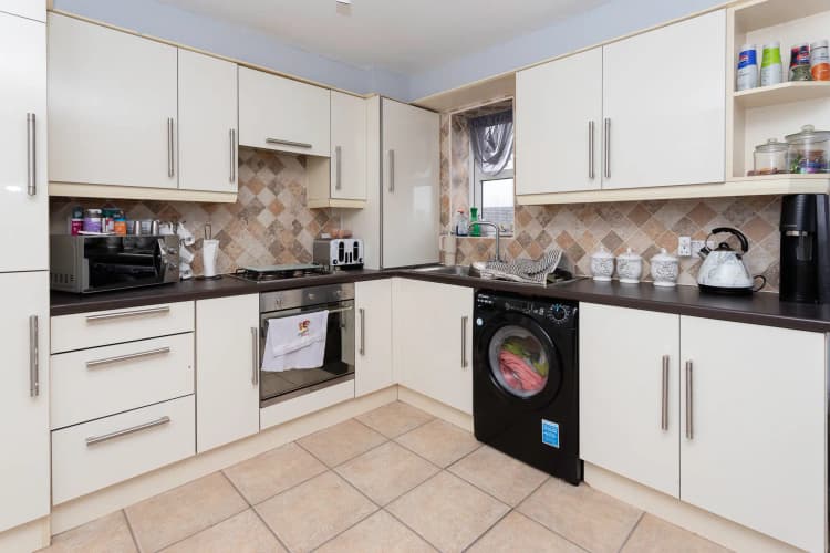 property photo 6 of 27