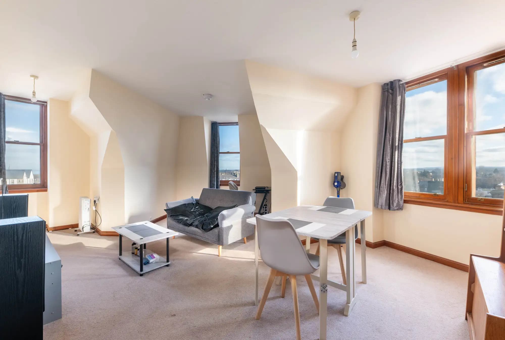 property photo 6 of 30