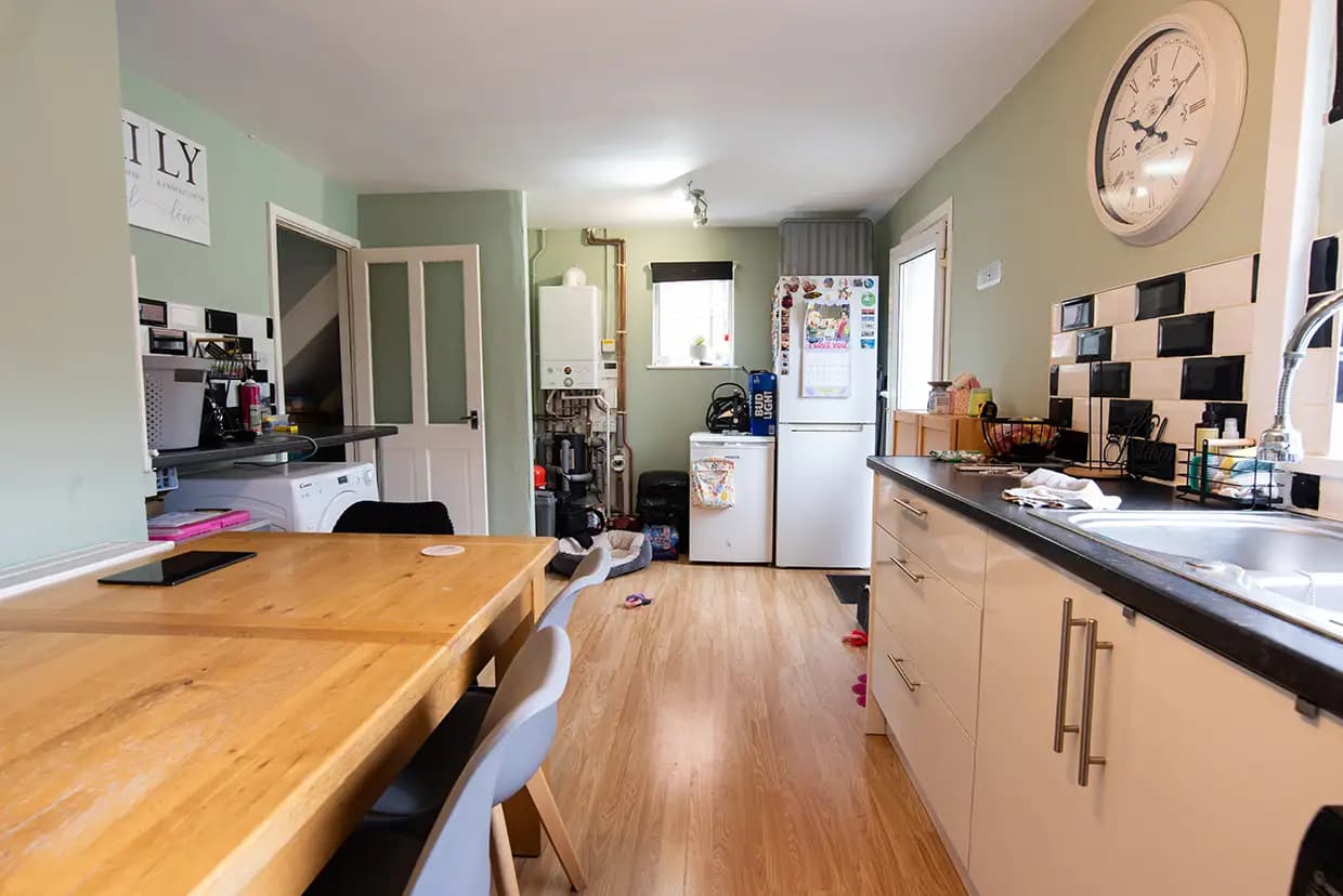 property photo 6 of 25