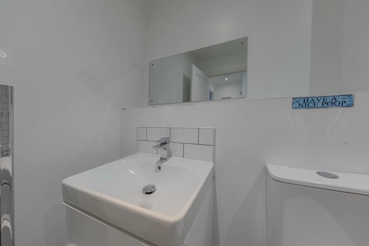 property photo 9 of 16
