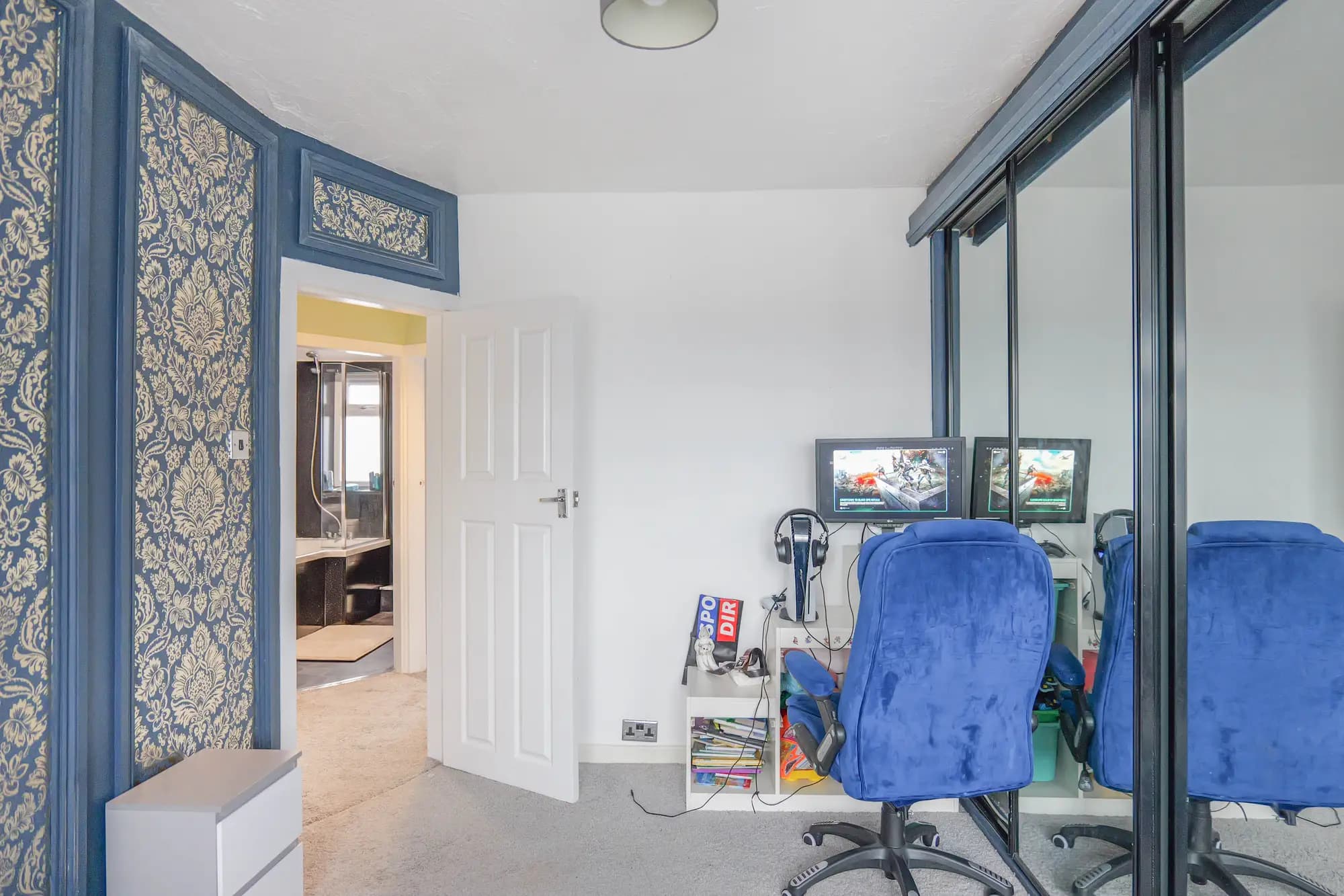 property photo 7 of 19