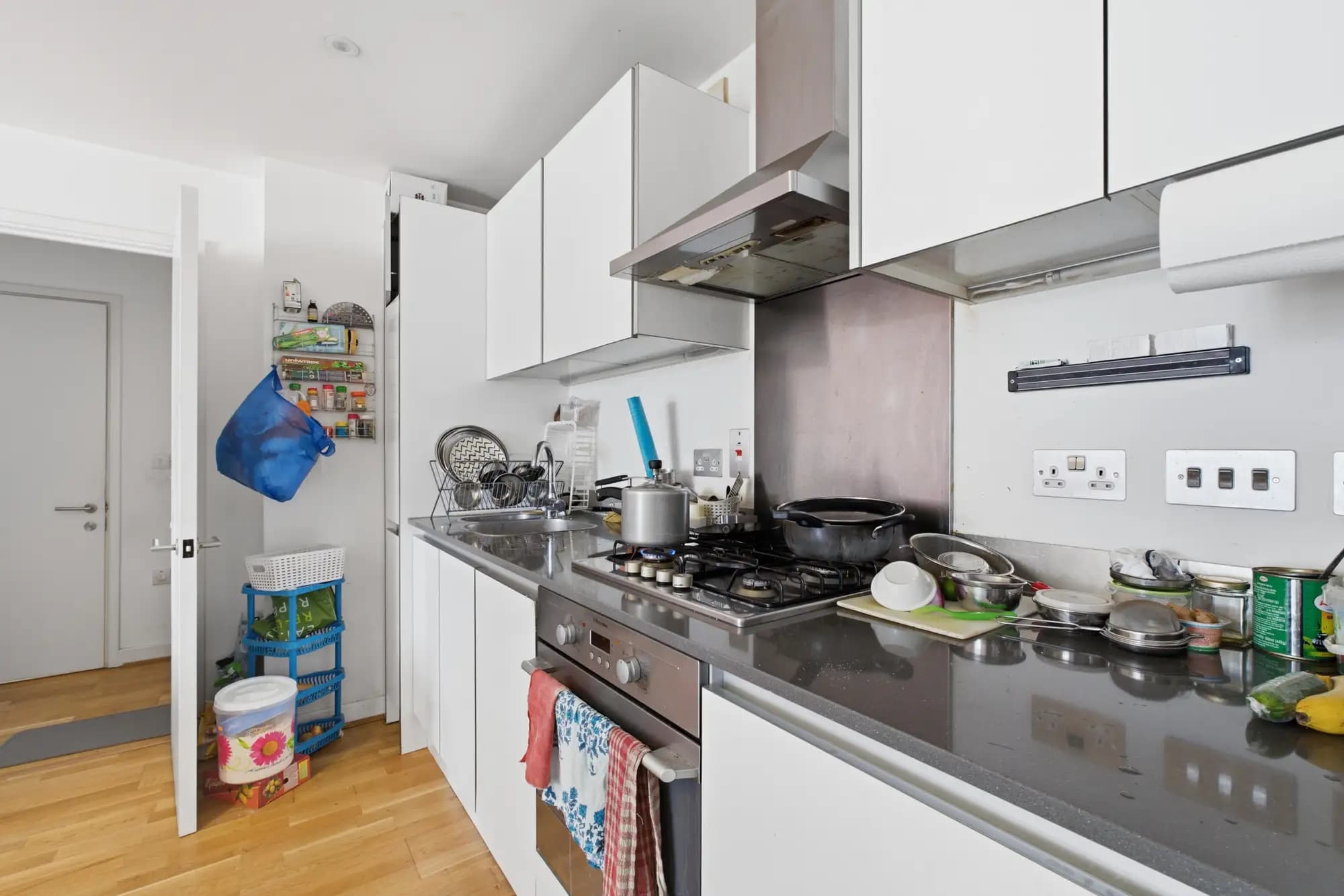 property photo 5 of 12