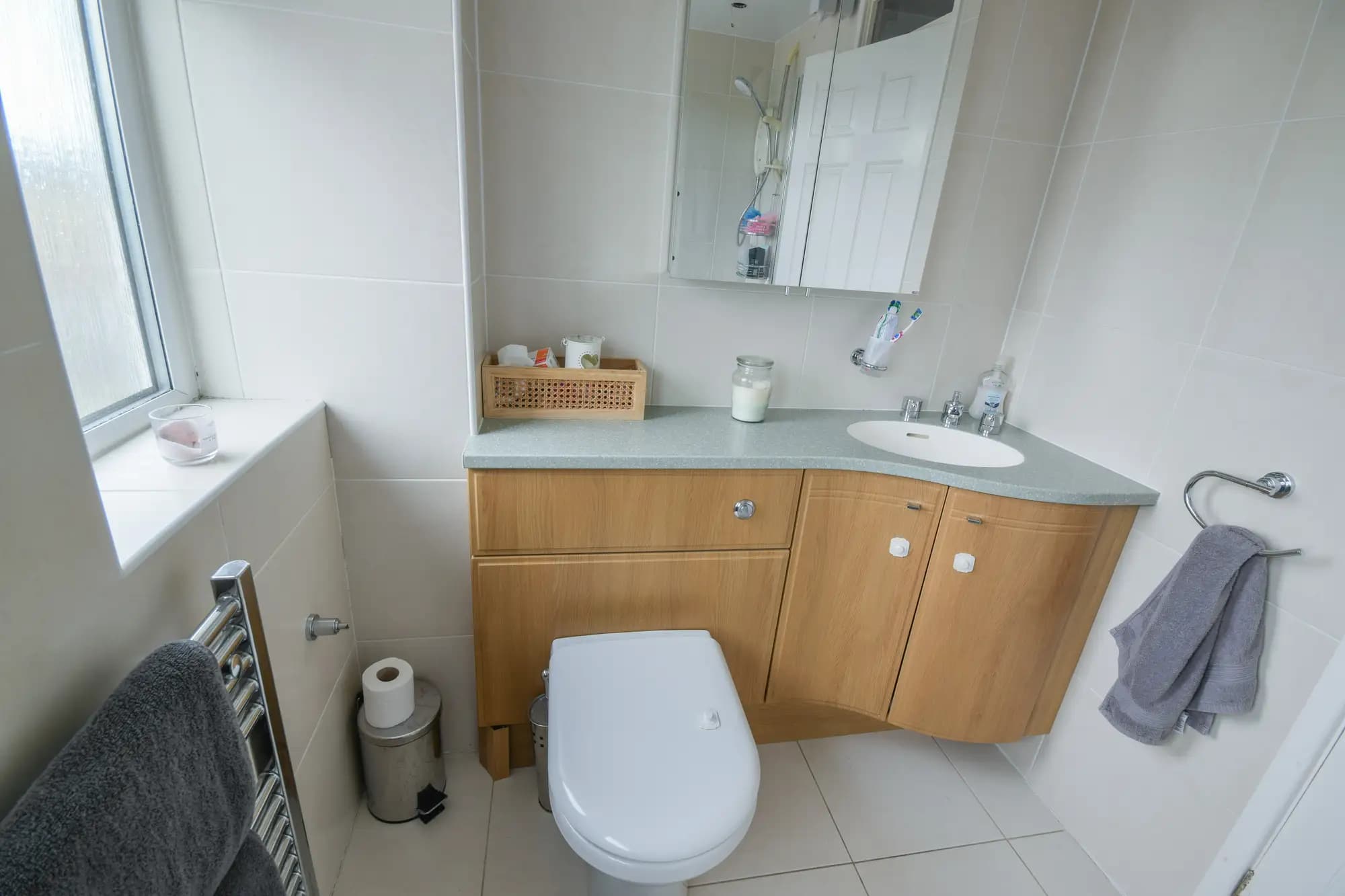 property photo 8 of 18