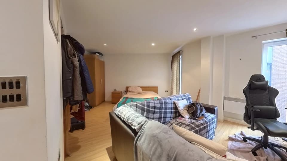 property photo 4 of 21