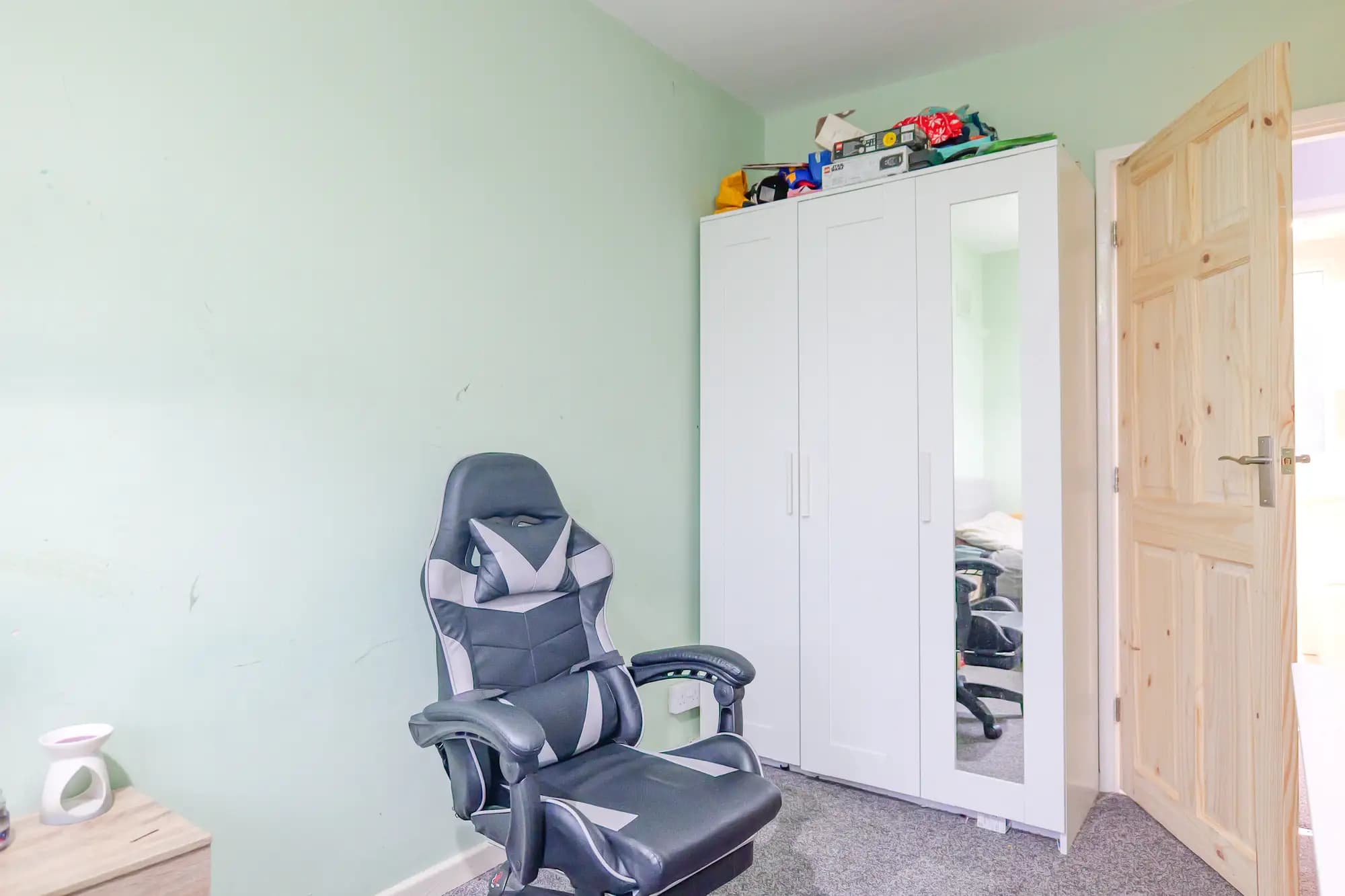 property photo 16 of 25