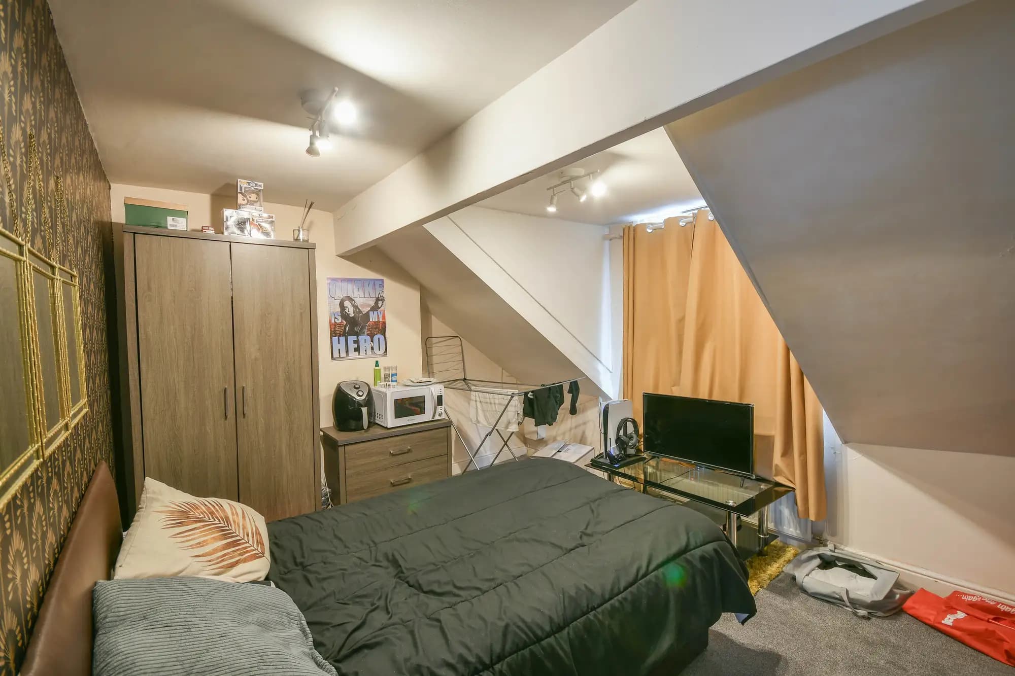 property photo 21 of 29