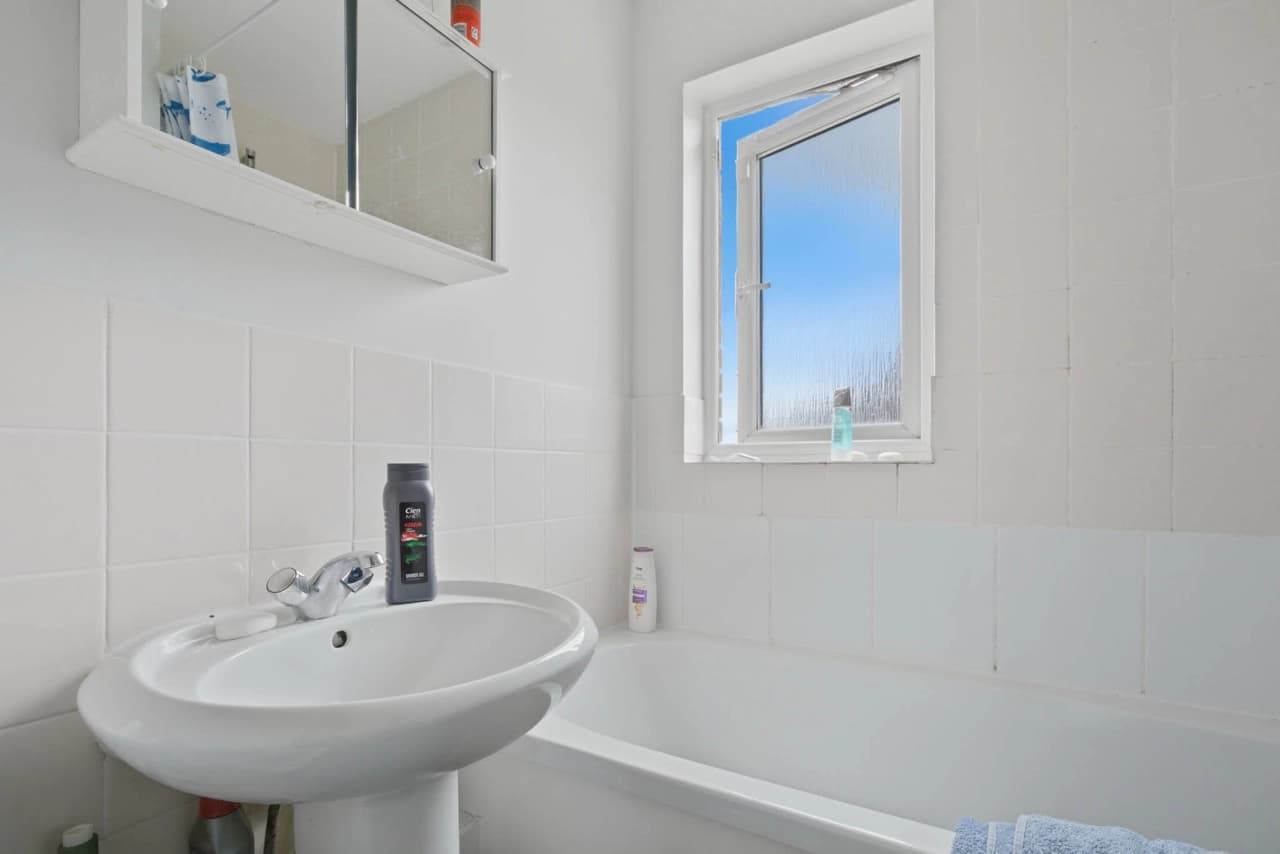property photo 11 of 17