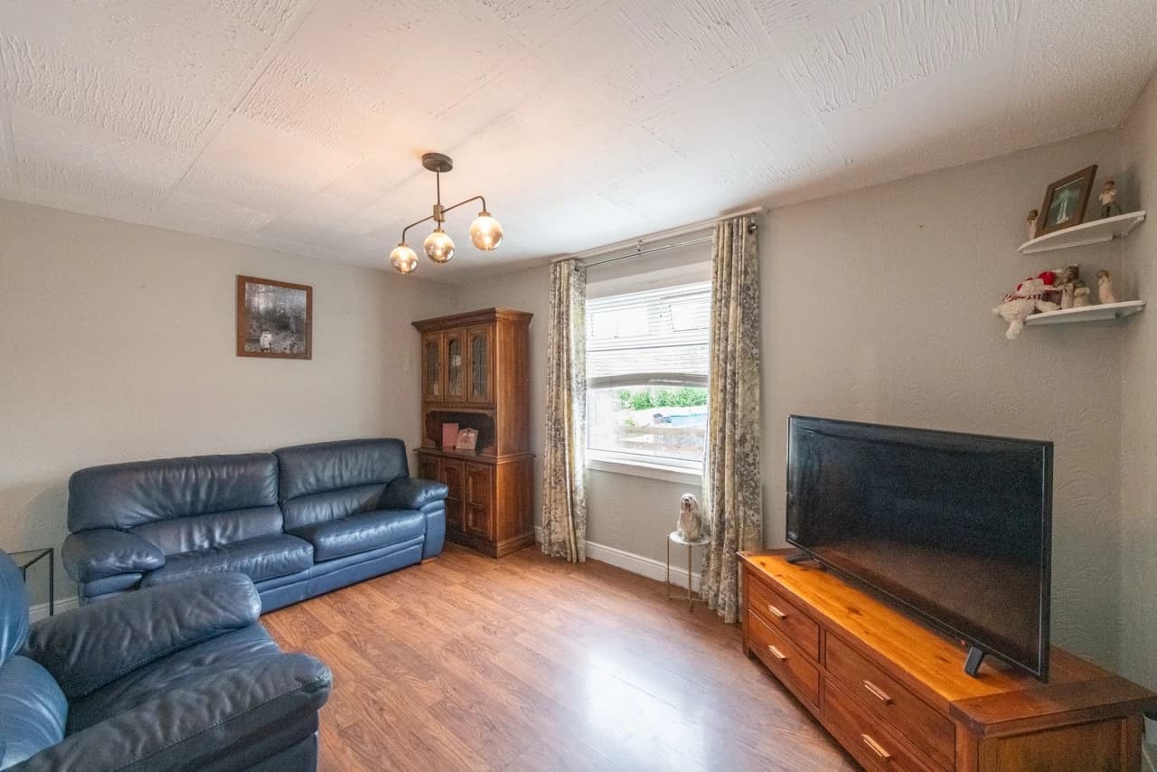 property photo 4 of 24