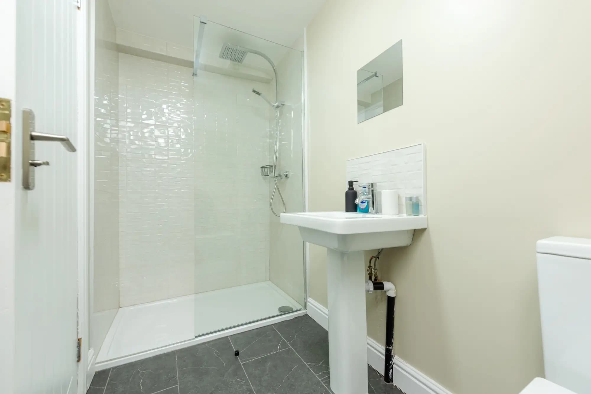 property photo 17 of 43