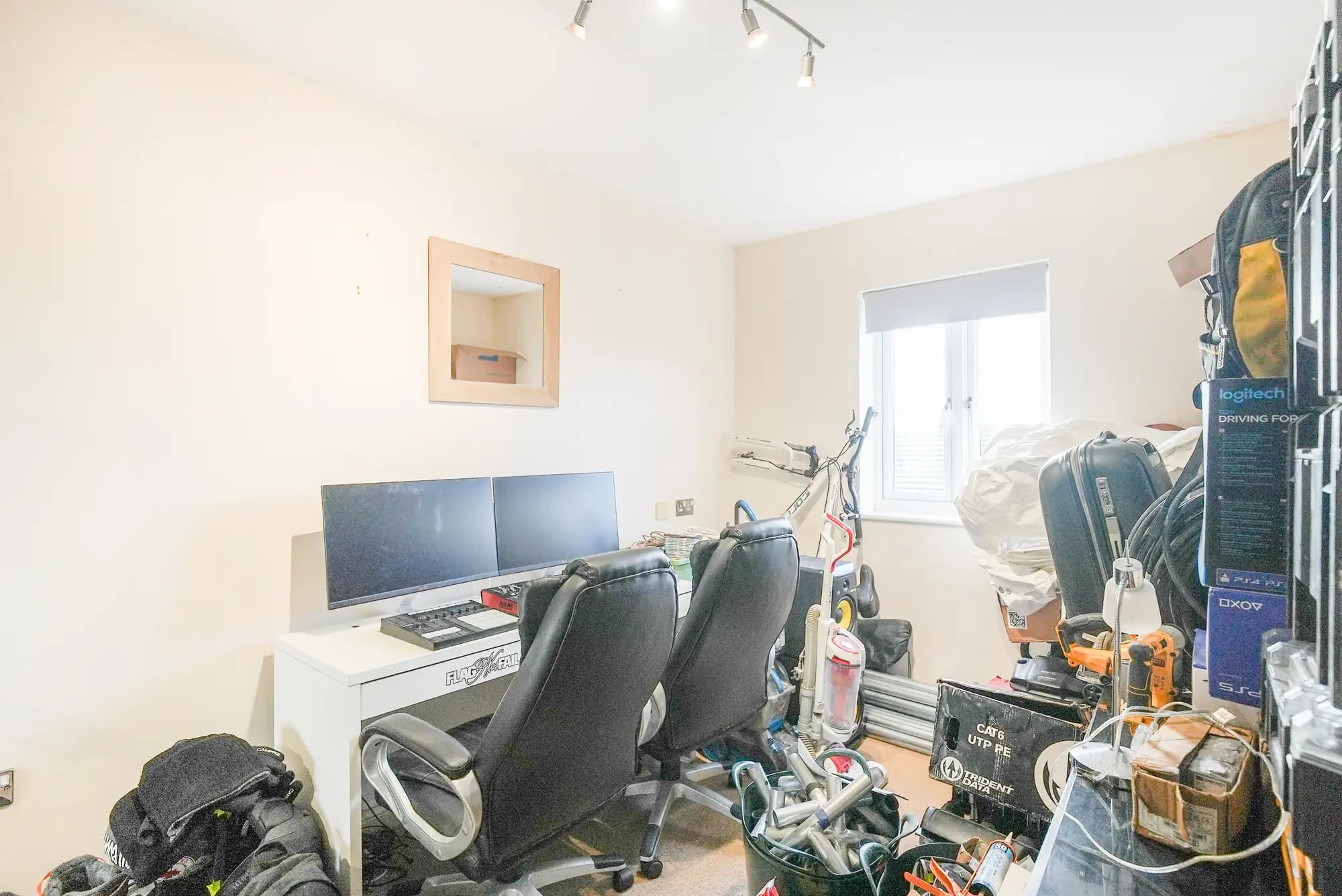 property photo 10 of 17