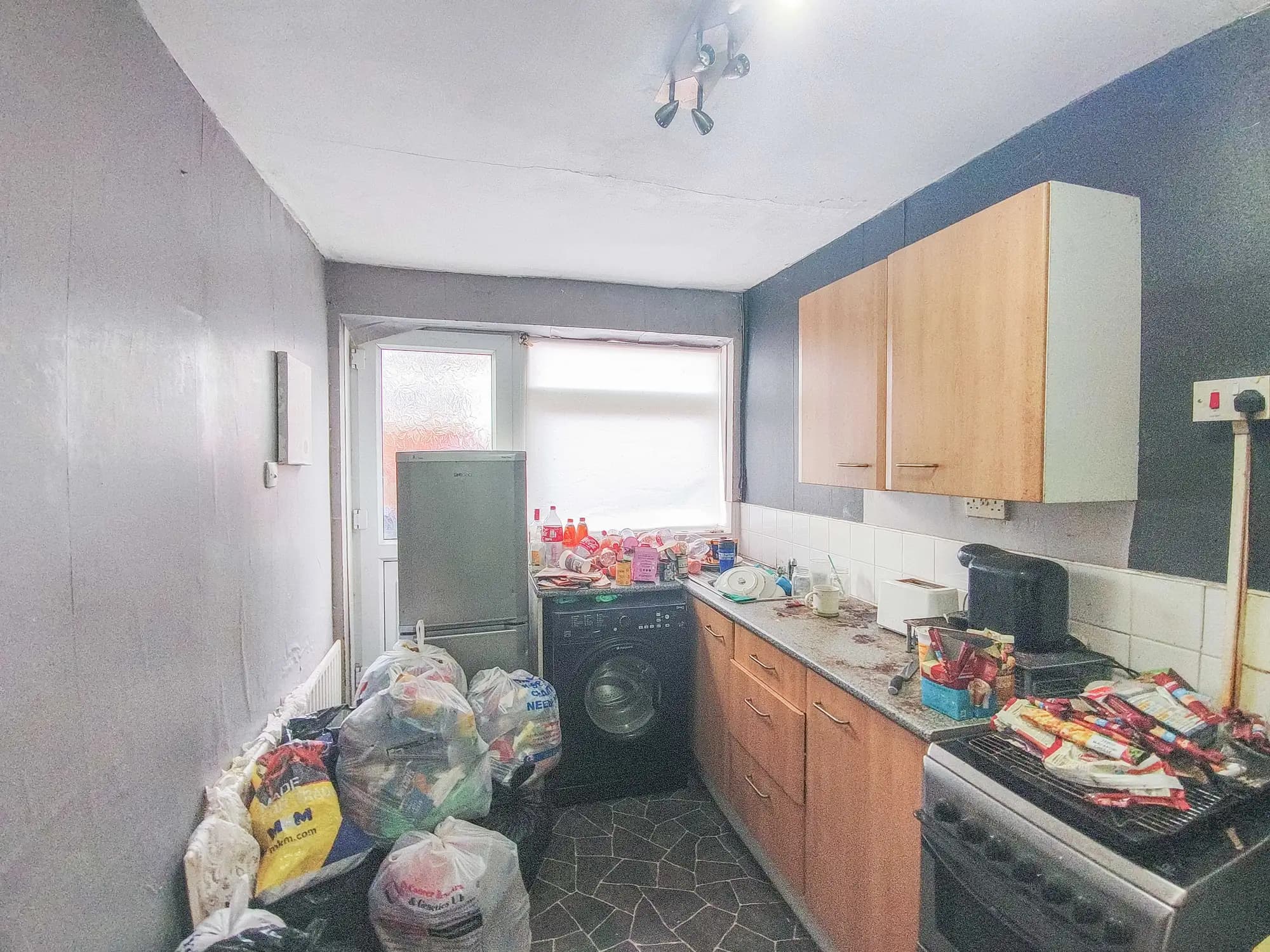 property photo 5 of 12