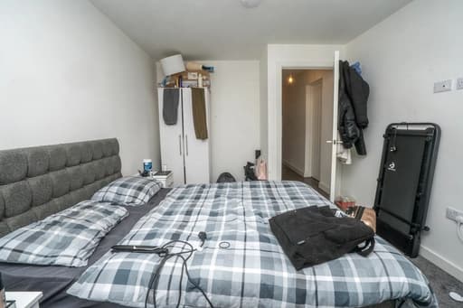 property photo 17 of 25