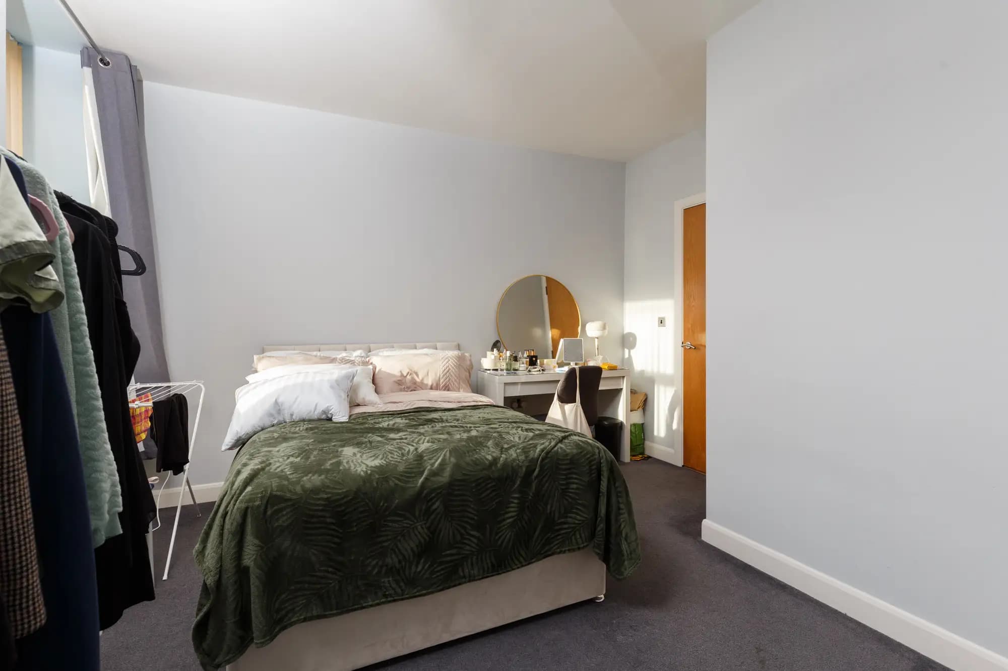 property photo 8 of 11