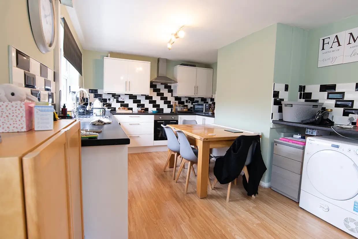 property photo 7 of 25