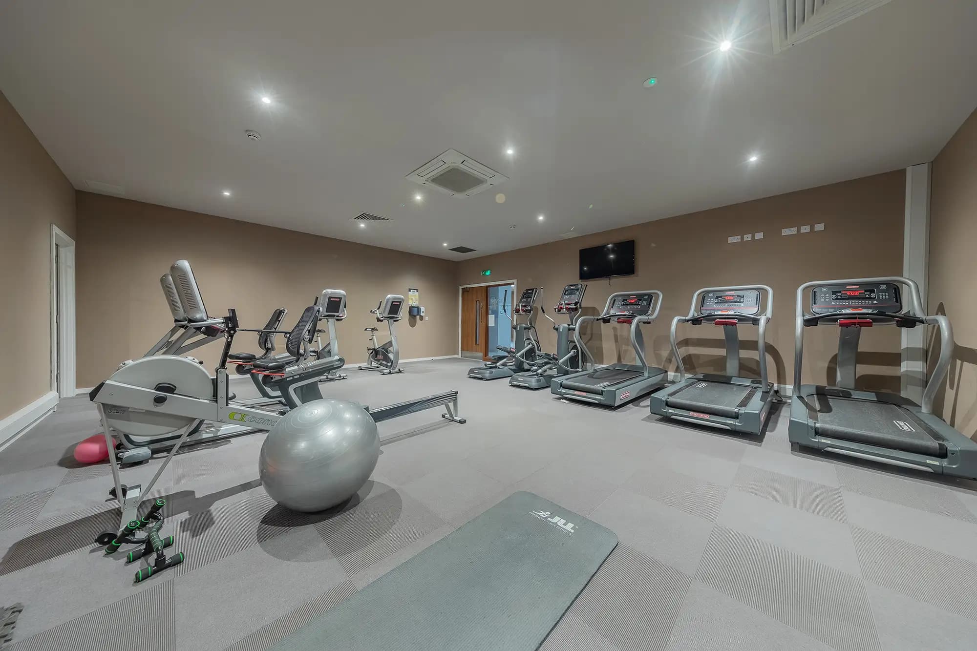 property photo 17 of 21