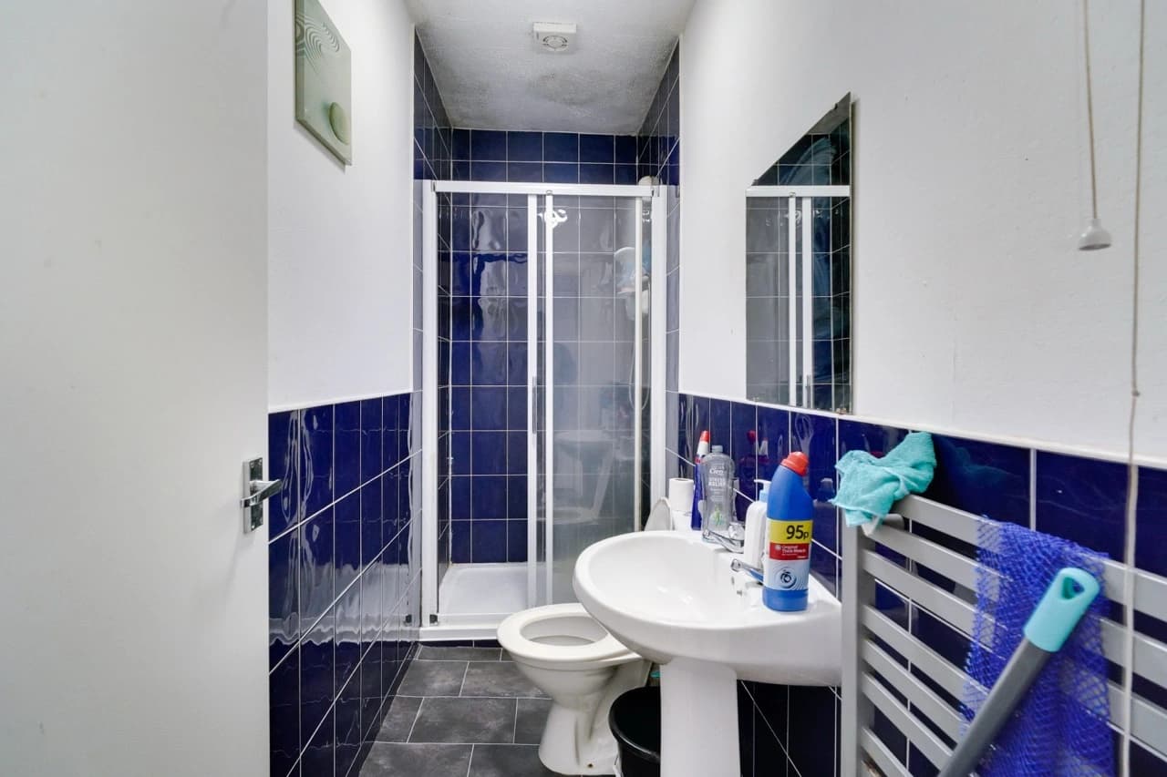 property photo 6 of 13