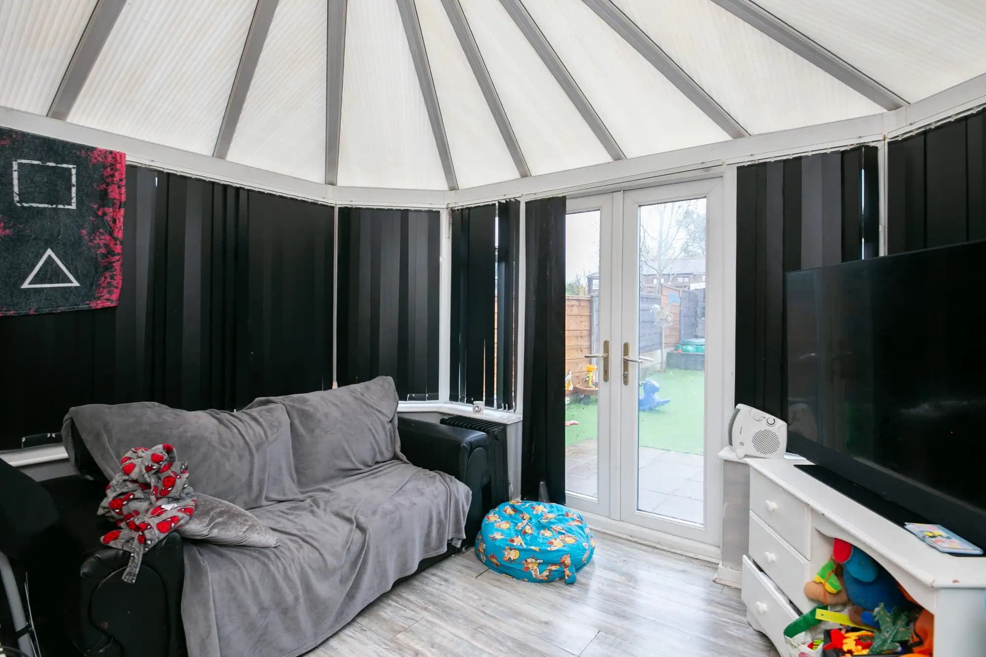 property photo 9 of 16