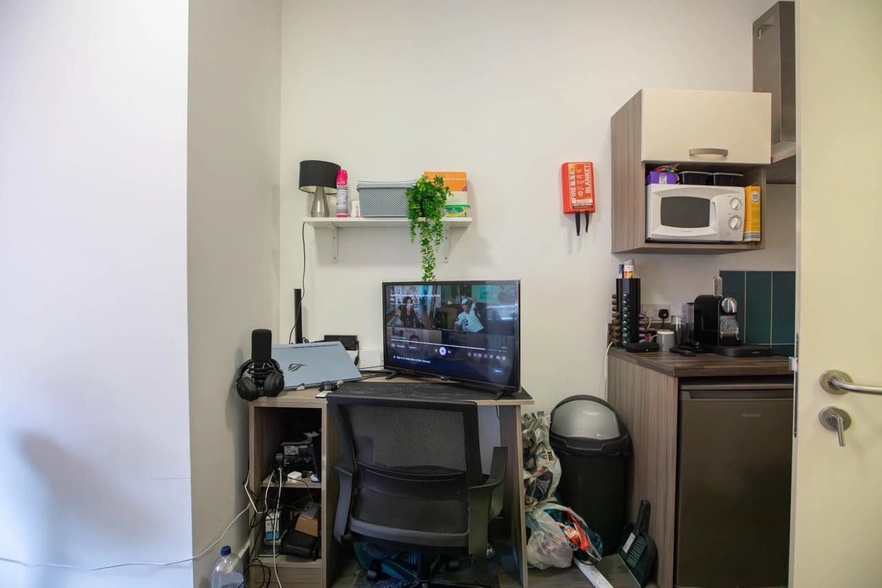 property photo 2 of 20