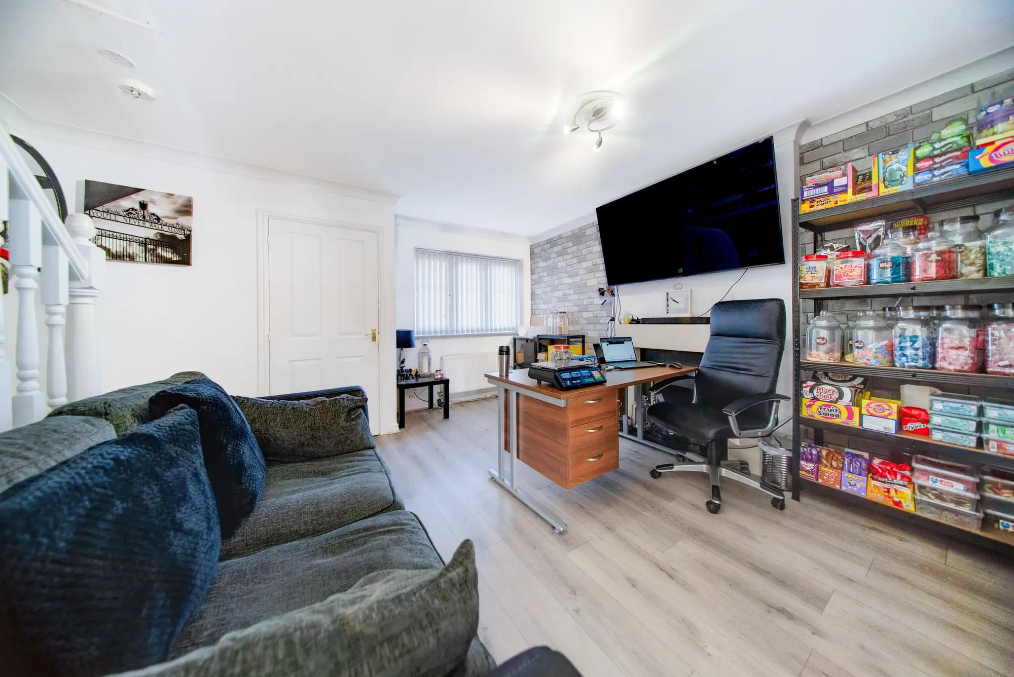 property photo 4 of 17