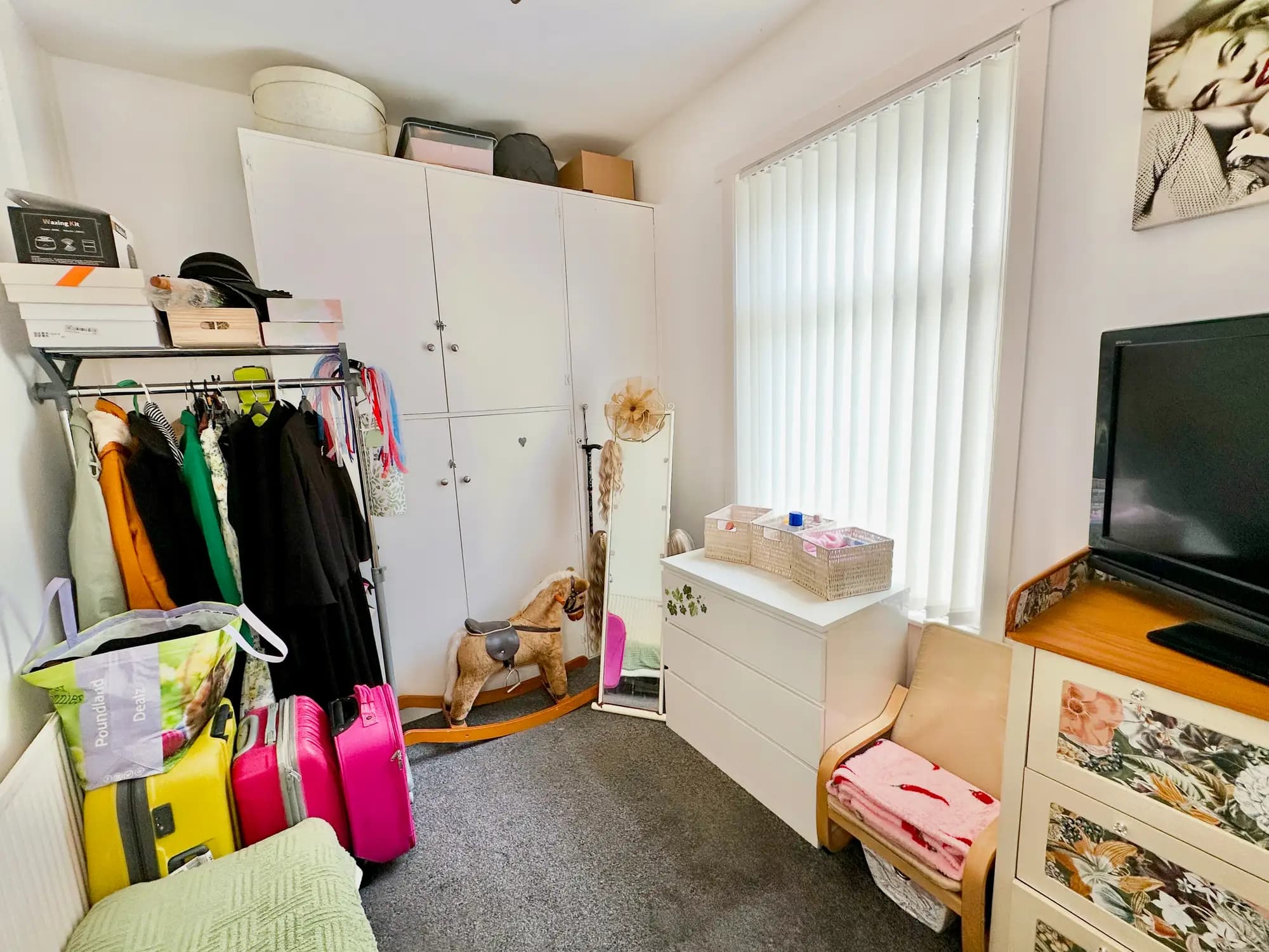 property photo 5 of 12