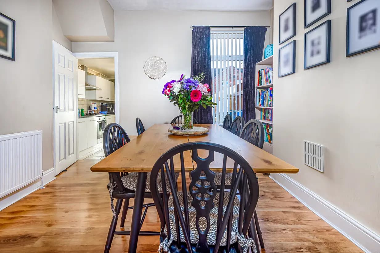 property photo 8 of 25