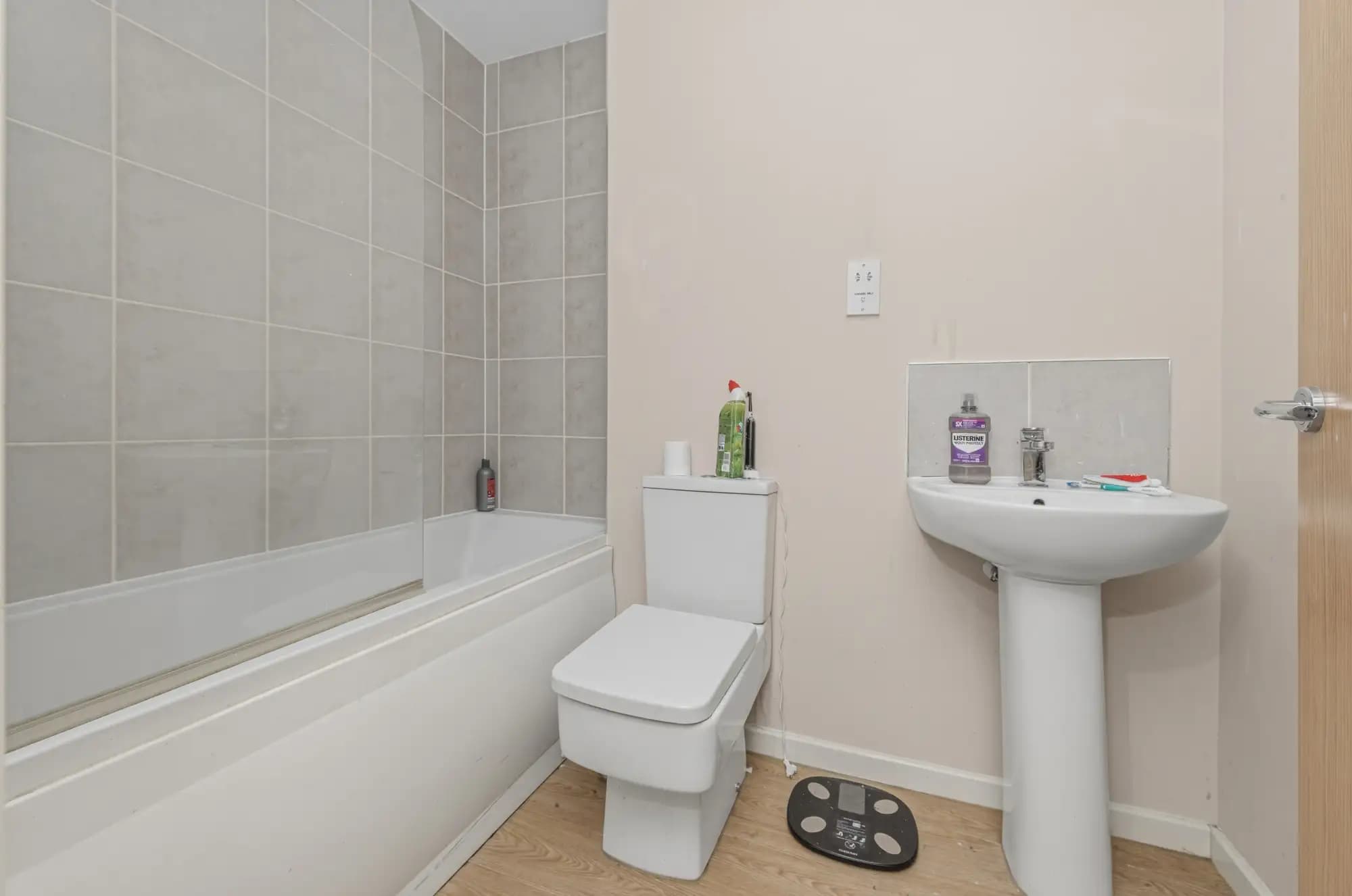 property photo 6 of 9