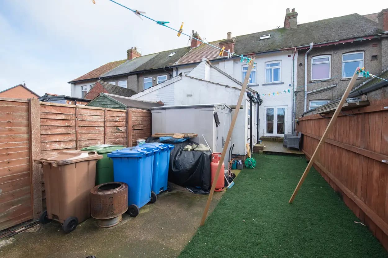 property photo 21 of 38
