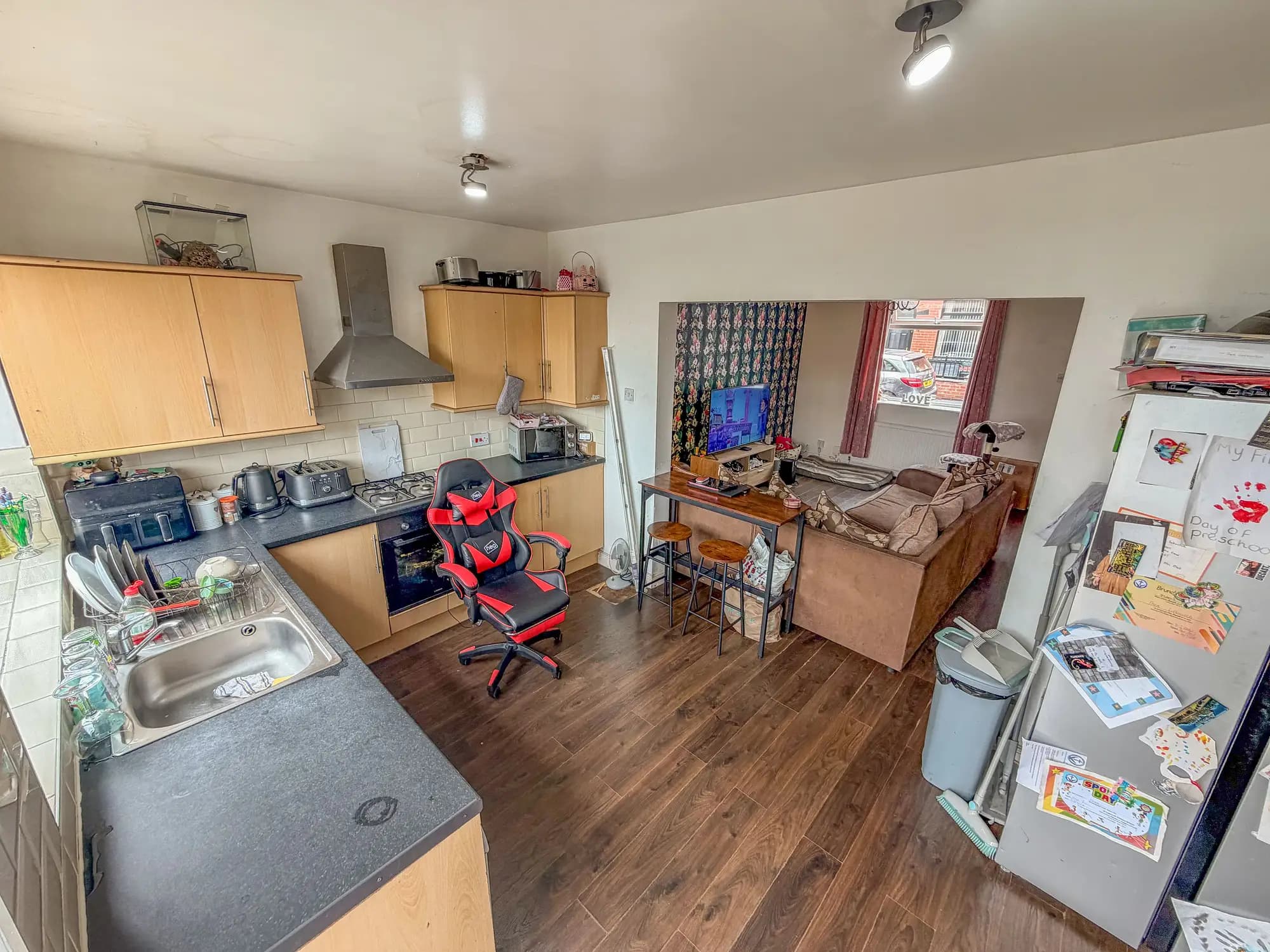 property photo 5 of 18