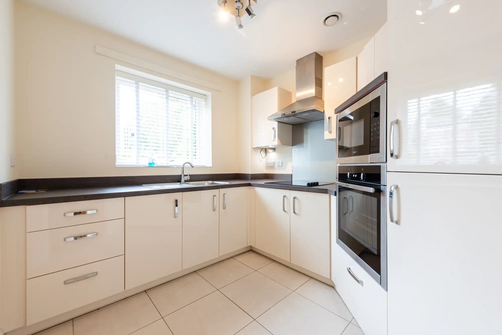 property photo 6 of 42