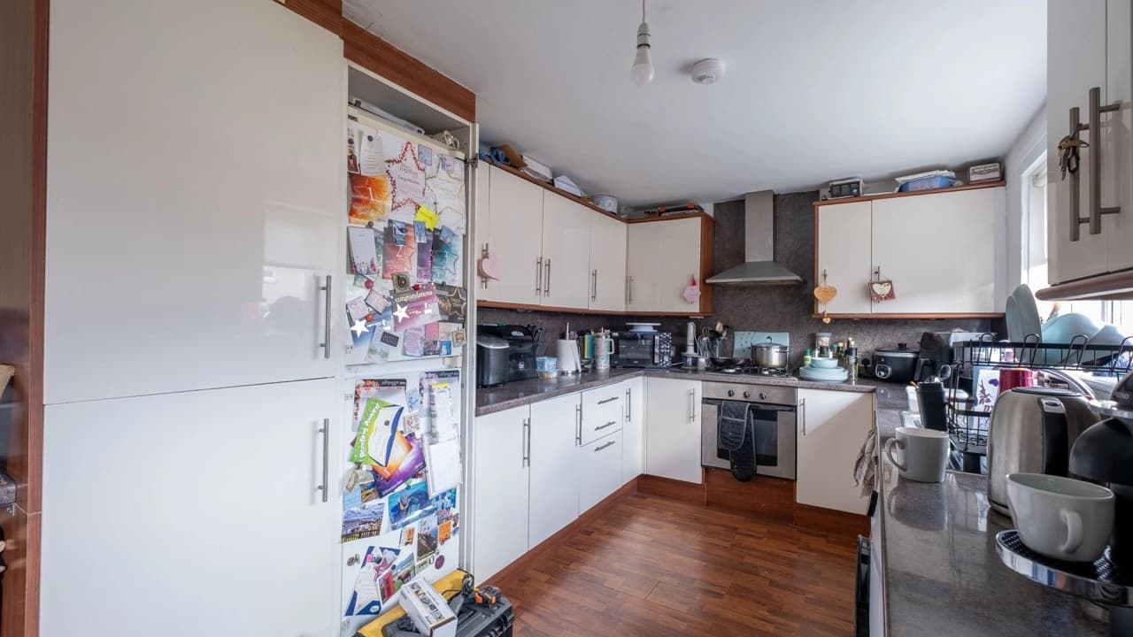 property photo 7 of 20