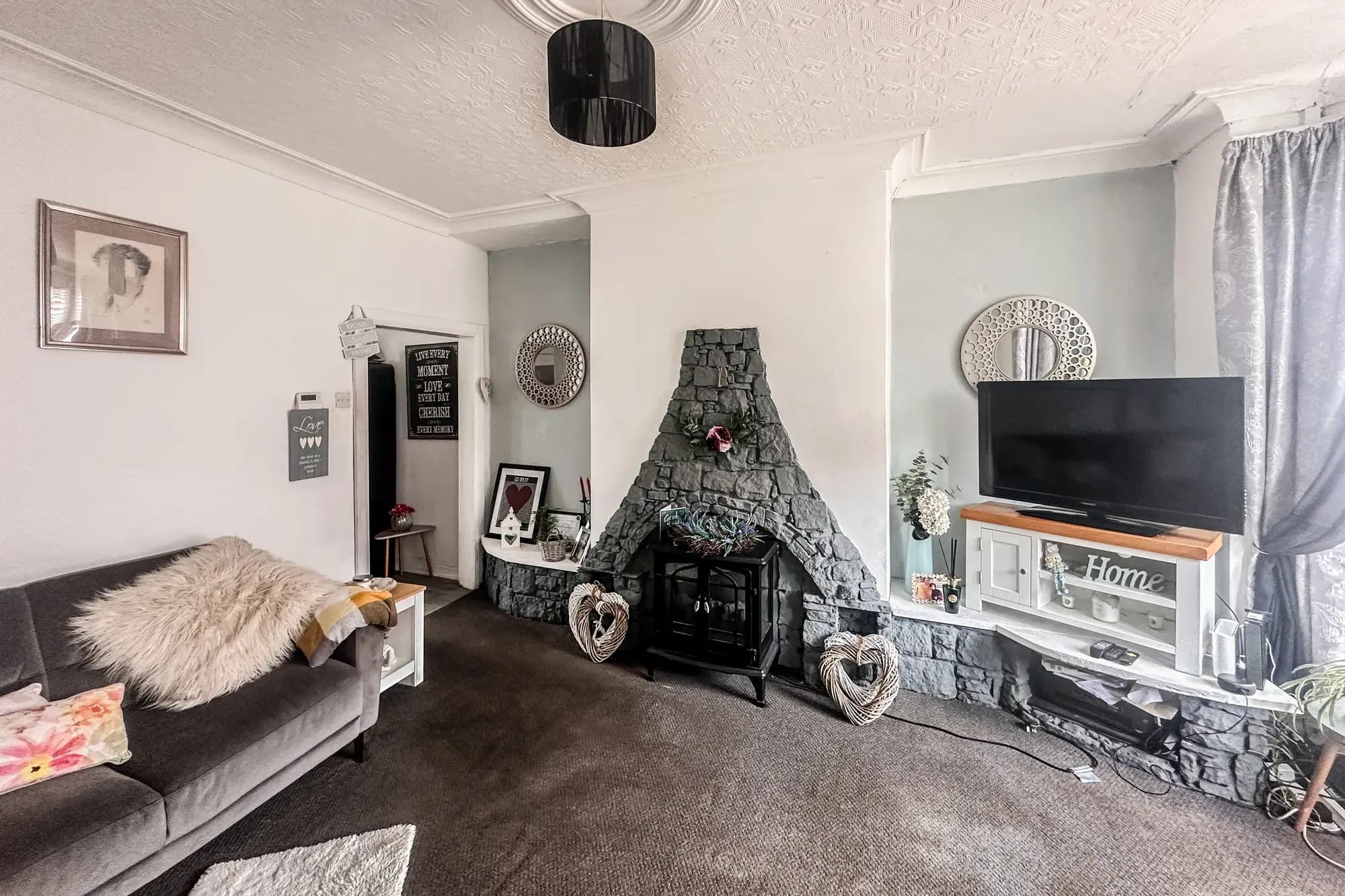 property photo 4 of 16