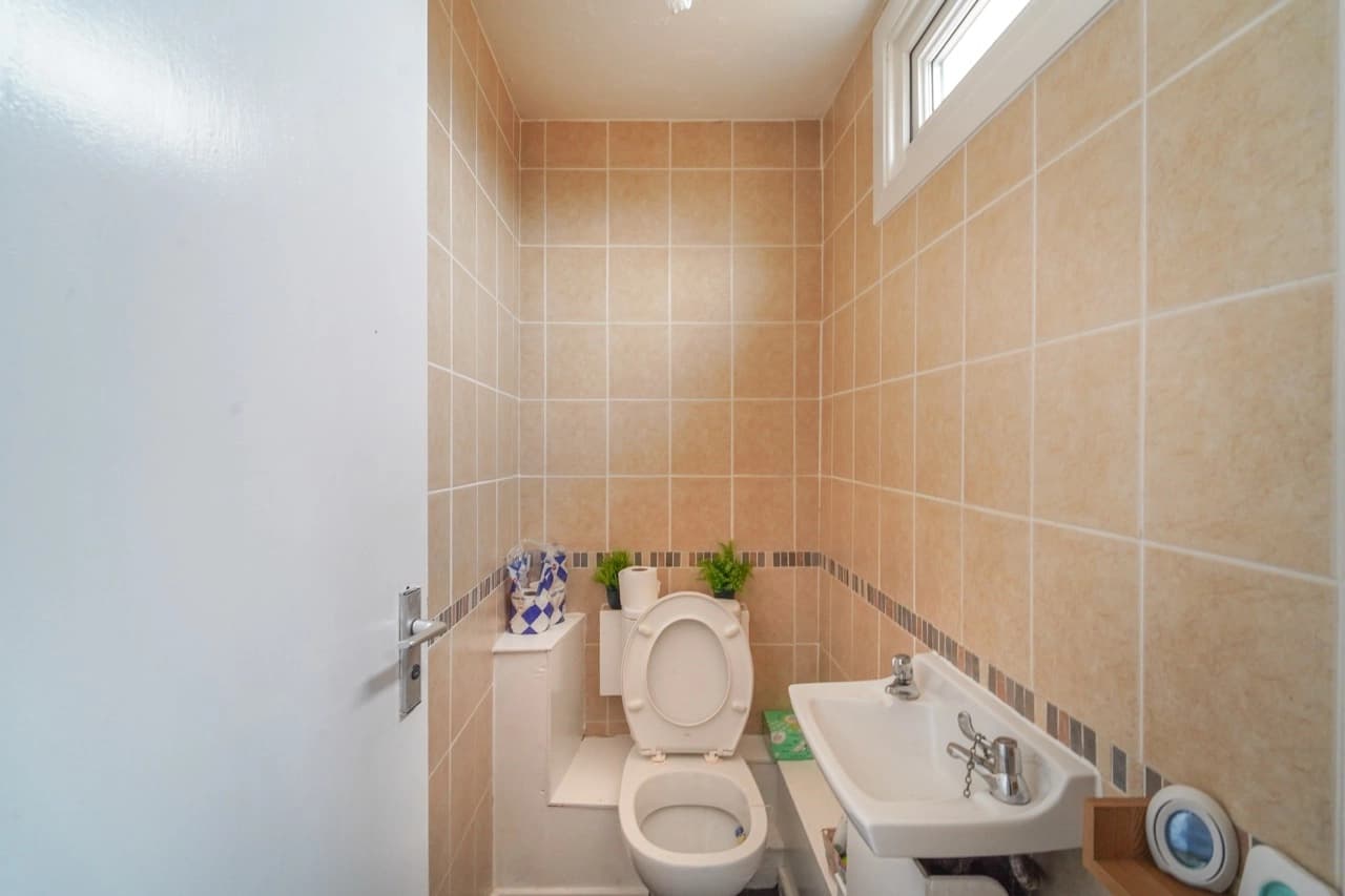 property photo 6 of 17